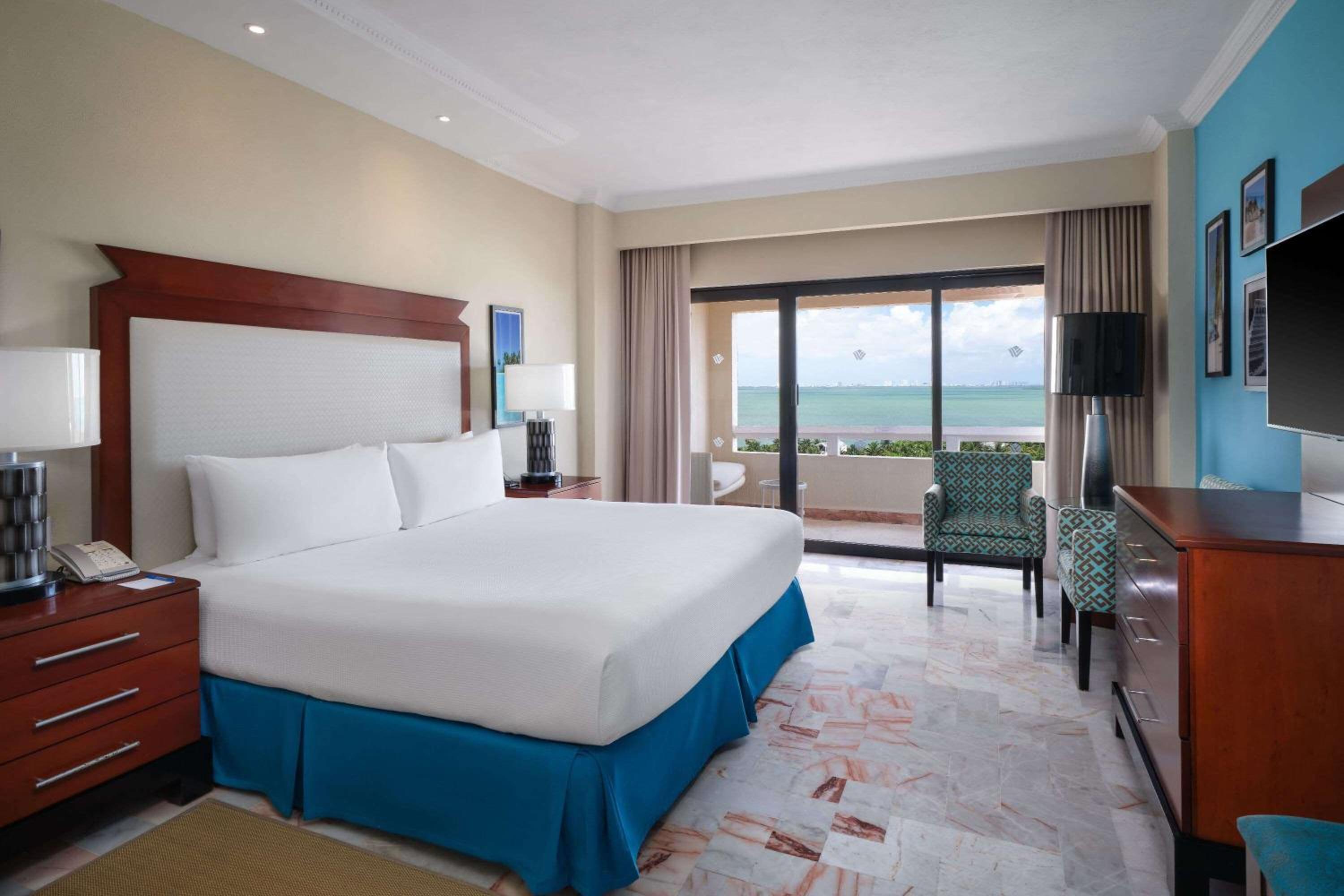 Superior Accessible Room with Garden View and Two Double Beds, Non-Smoking