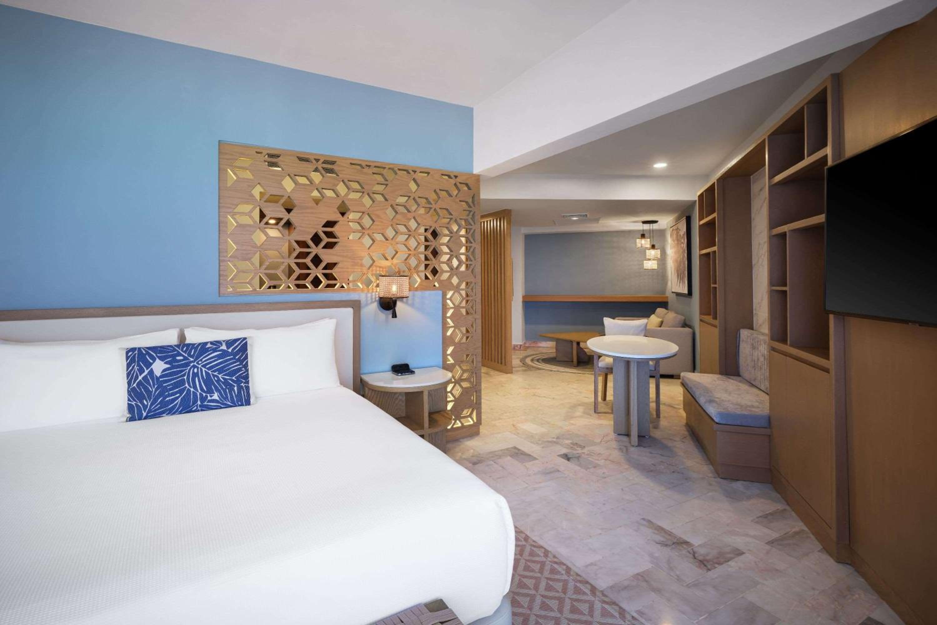 Executive King Suite with Ocean View - Non-Smoking - Photo 1