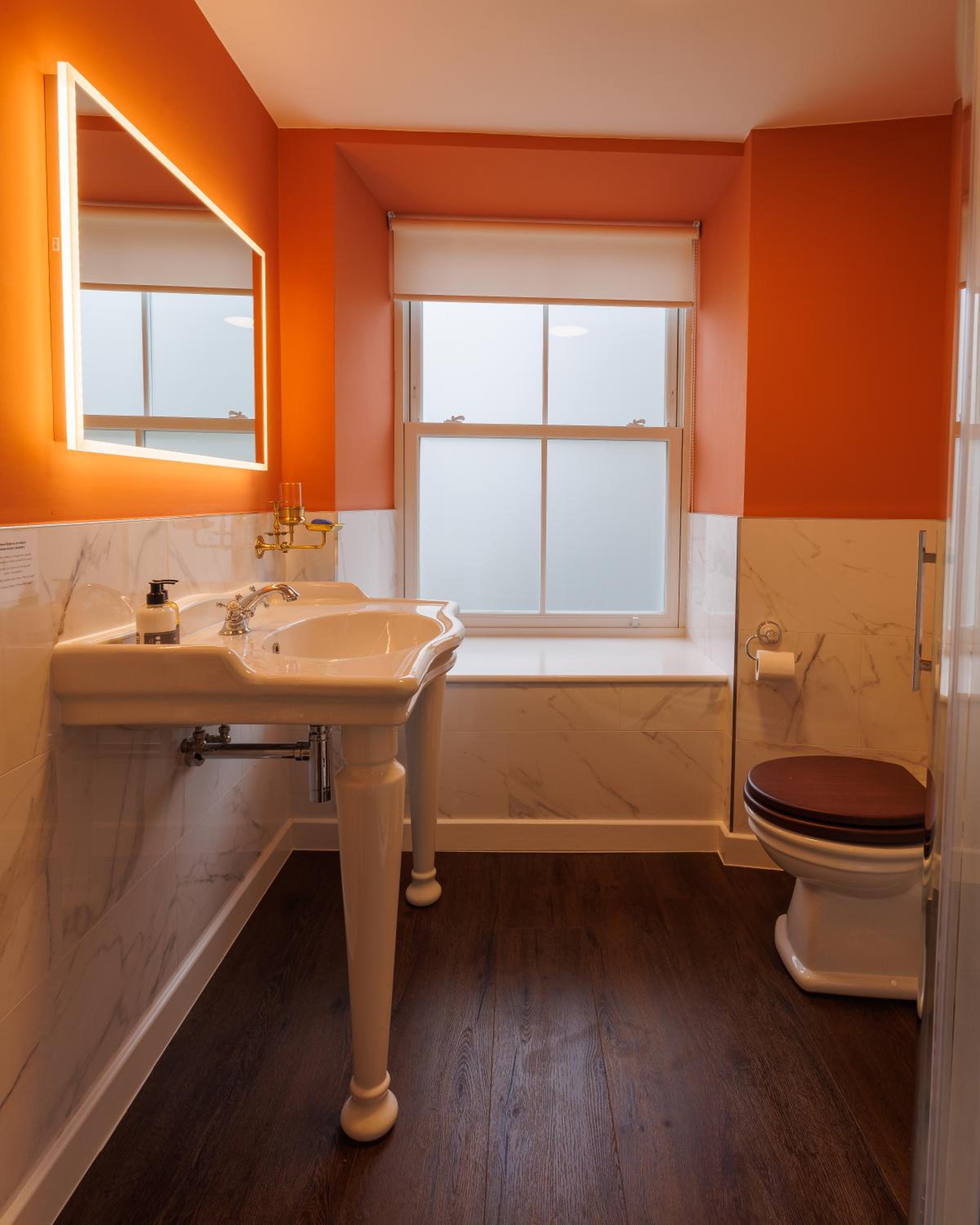 First Floor King Room photo 3