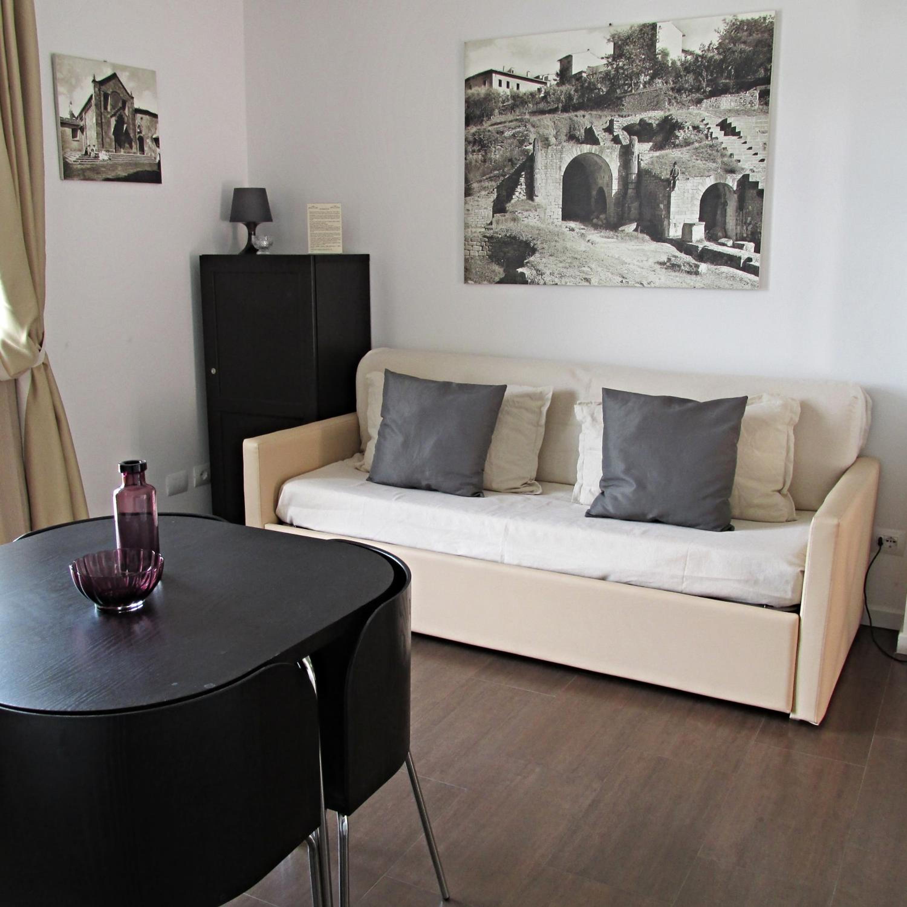 One-Bedroom Apartment photo 2