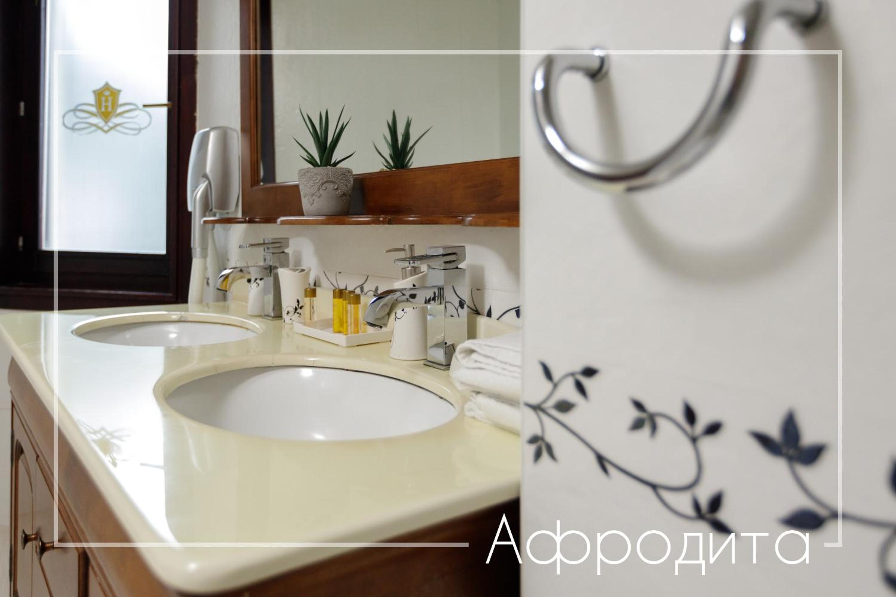 Double Room with Spa Bath - Photo 3