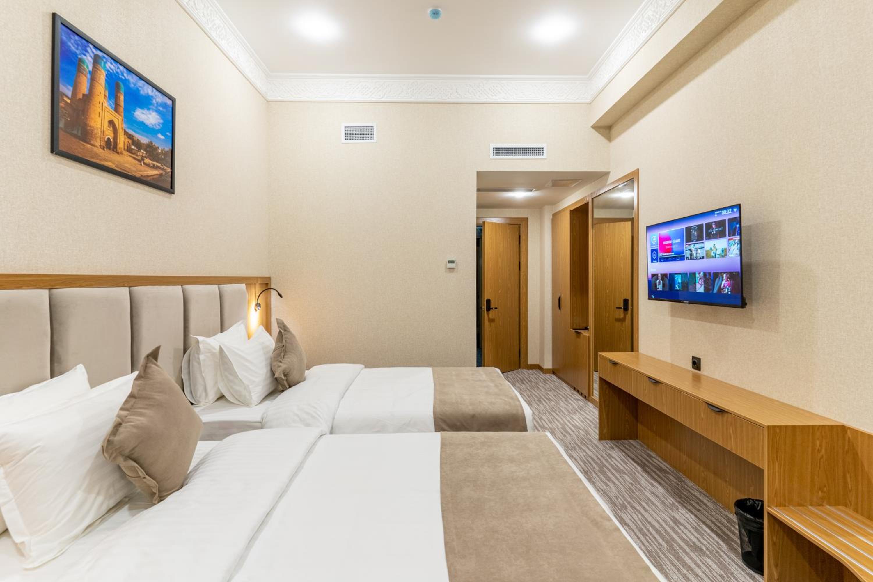 Deluxe Double or Twin Room - Photo 9
