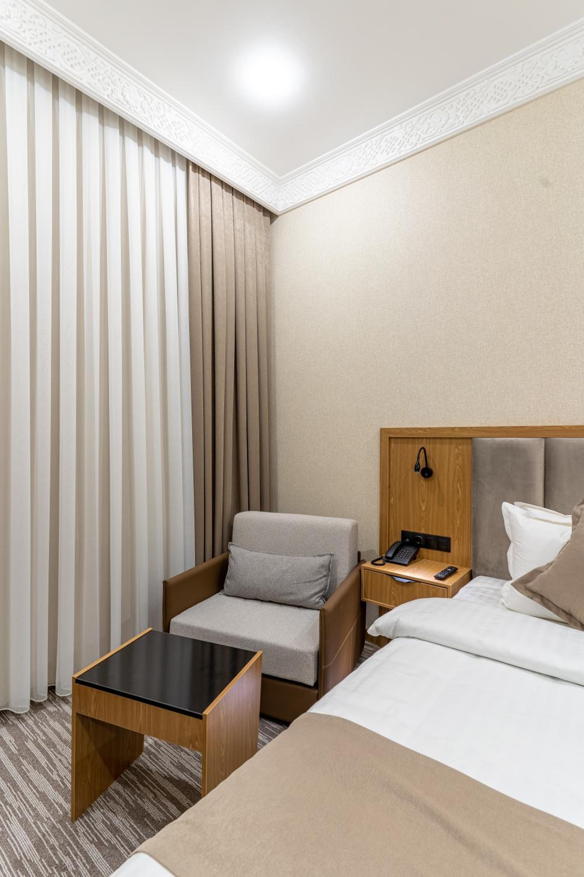 Deluxe Double Room with Balcony - Photo 21