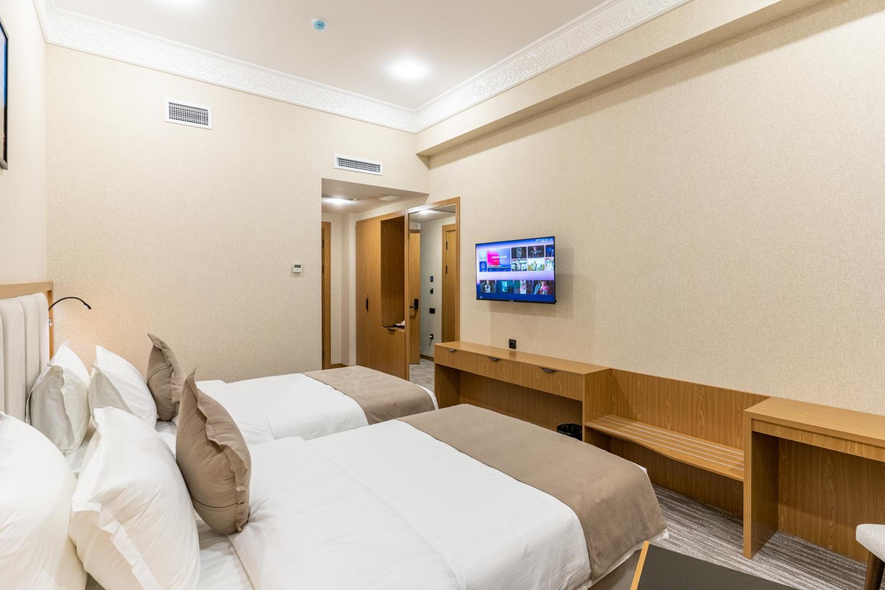 Deluxe Double or Twin Room - Photo 11