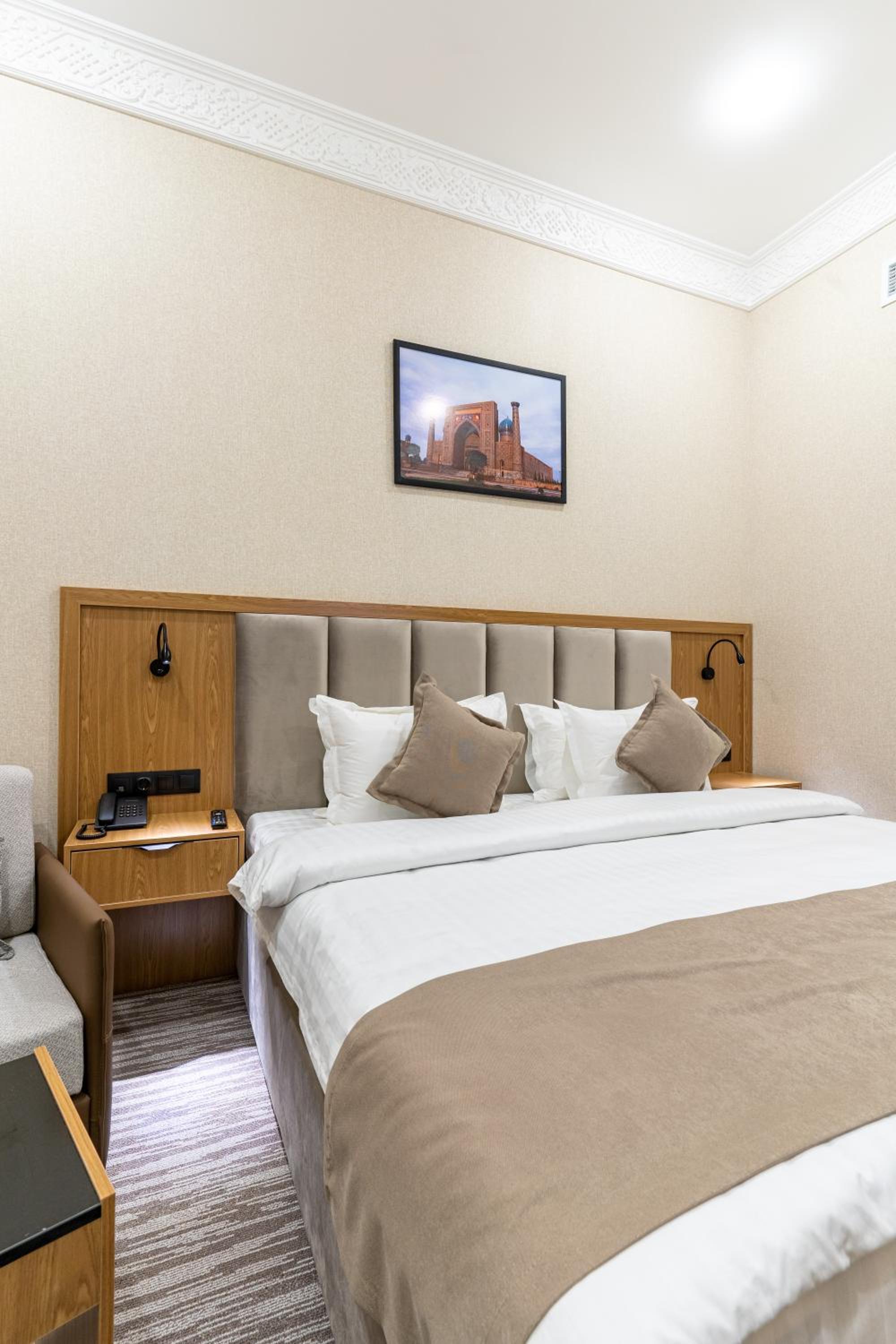 Deluxe Double Room with Balcony - Photo 19