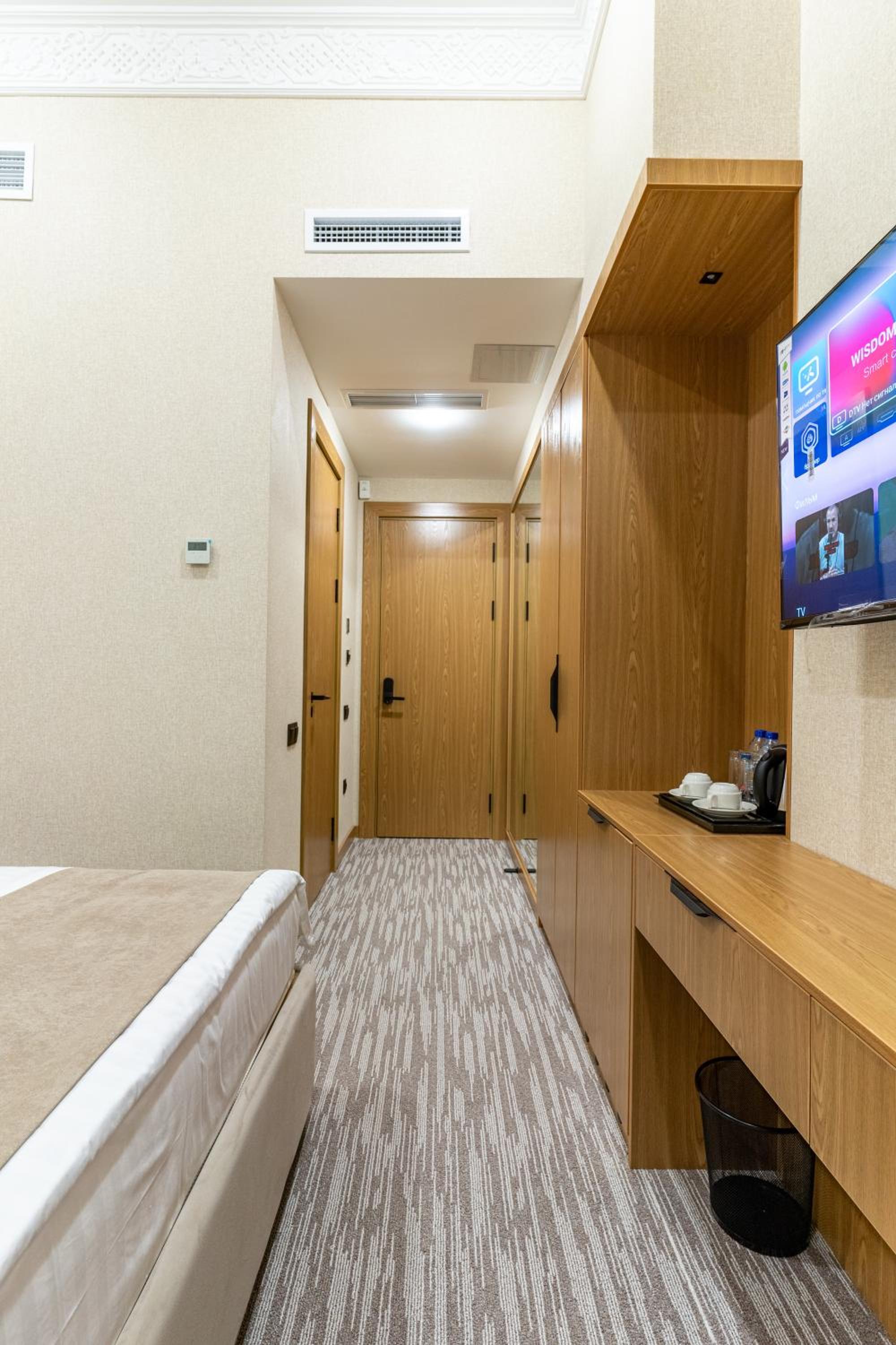 Deluxe Double Room with Balcony - Photo 23