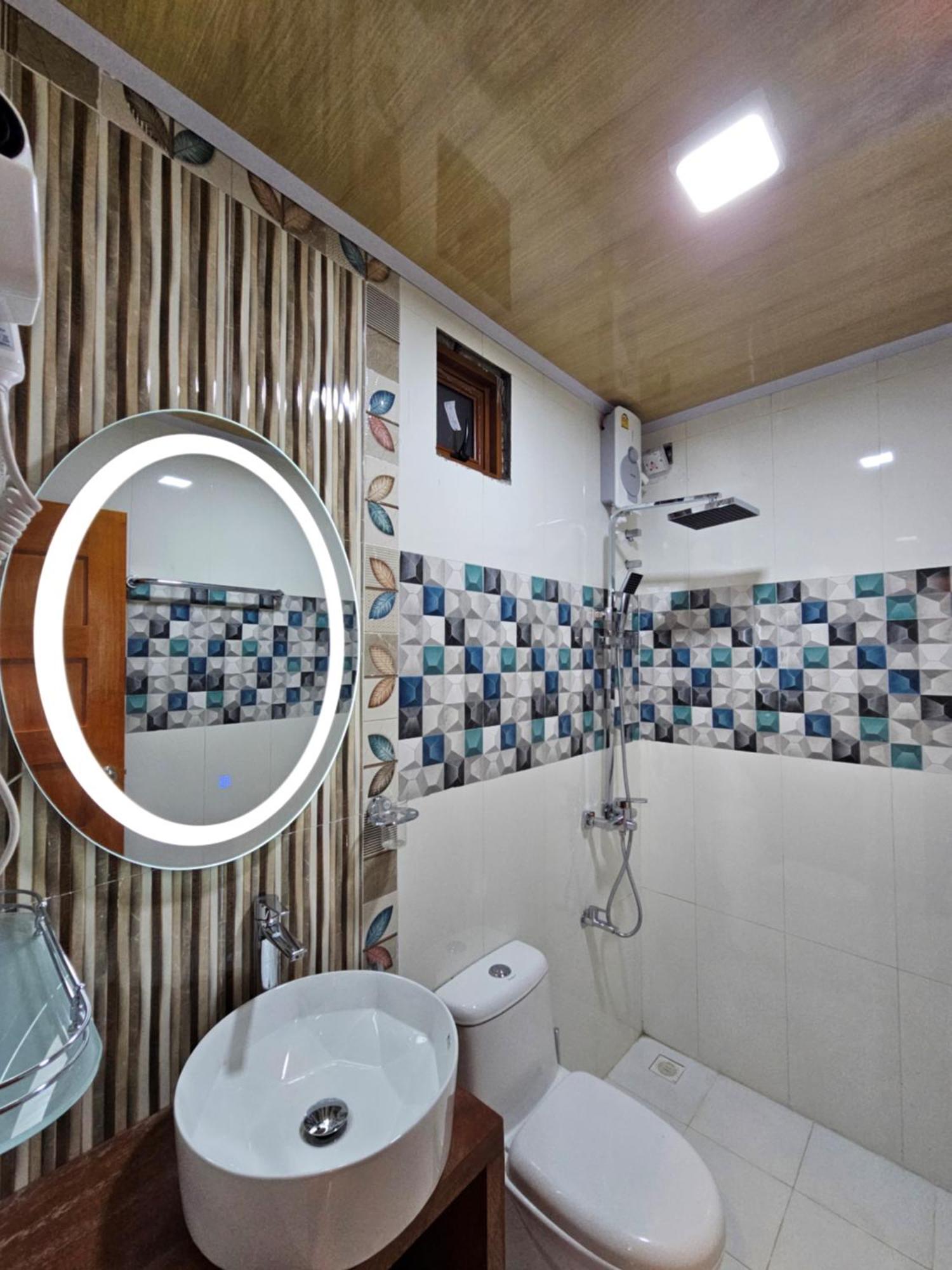 Deluxe Double or Twin Room - Photo 10