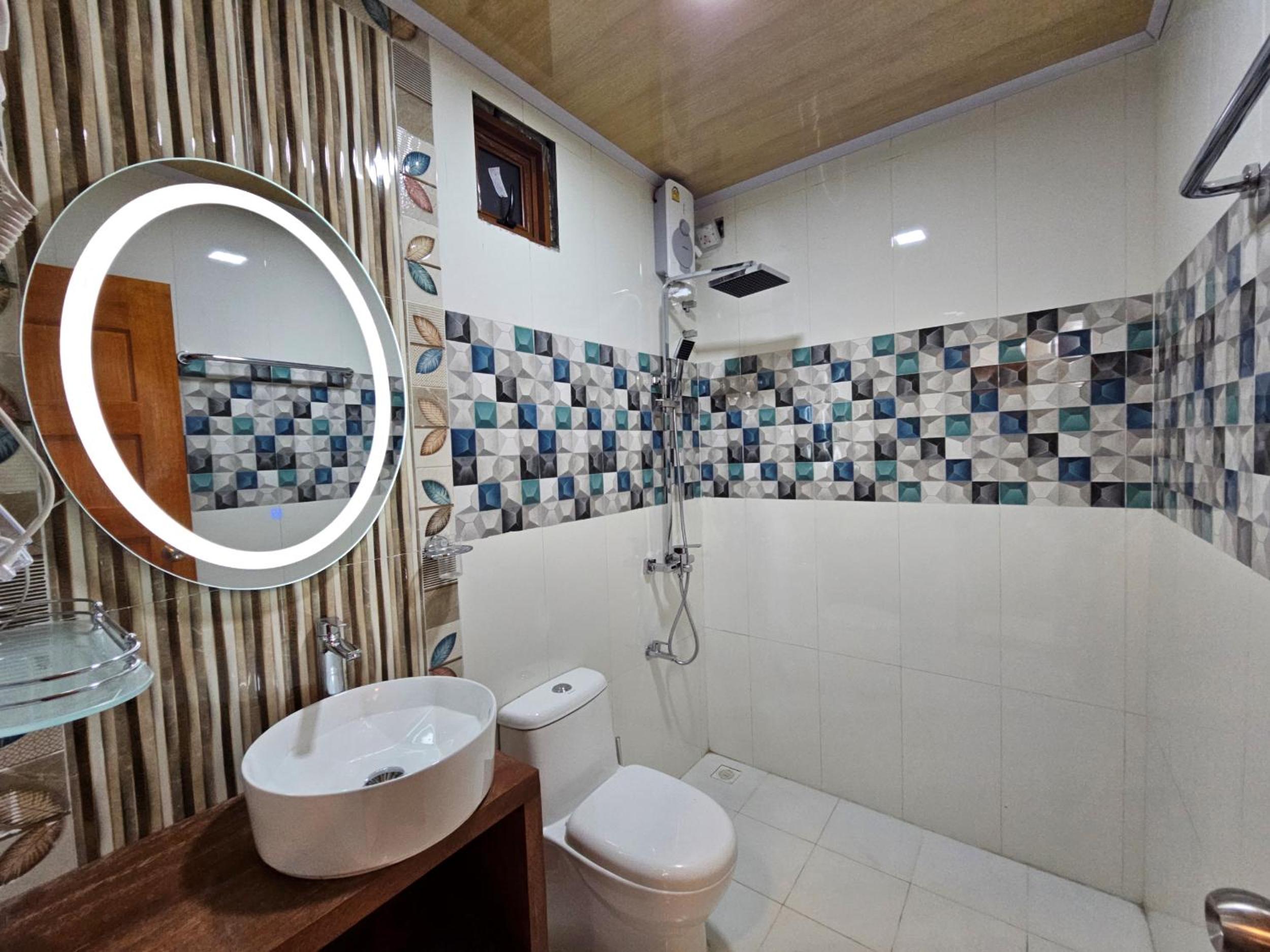 Deluxe Double or Twin Room - Photo 13