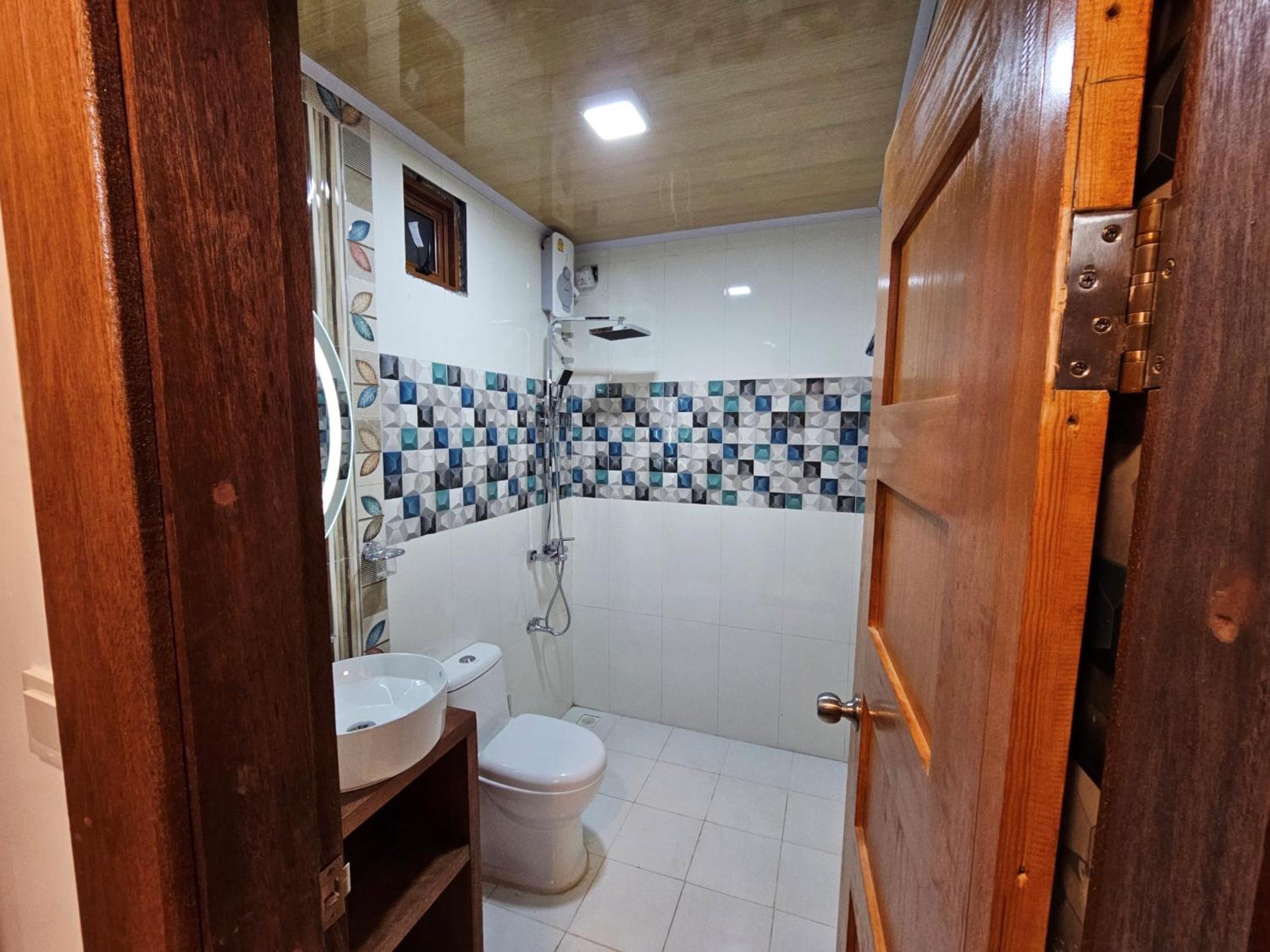 Deluxe Double or Twin Room - Photo 14