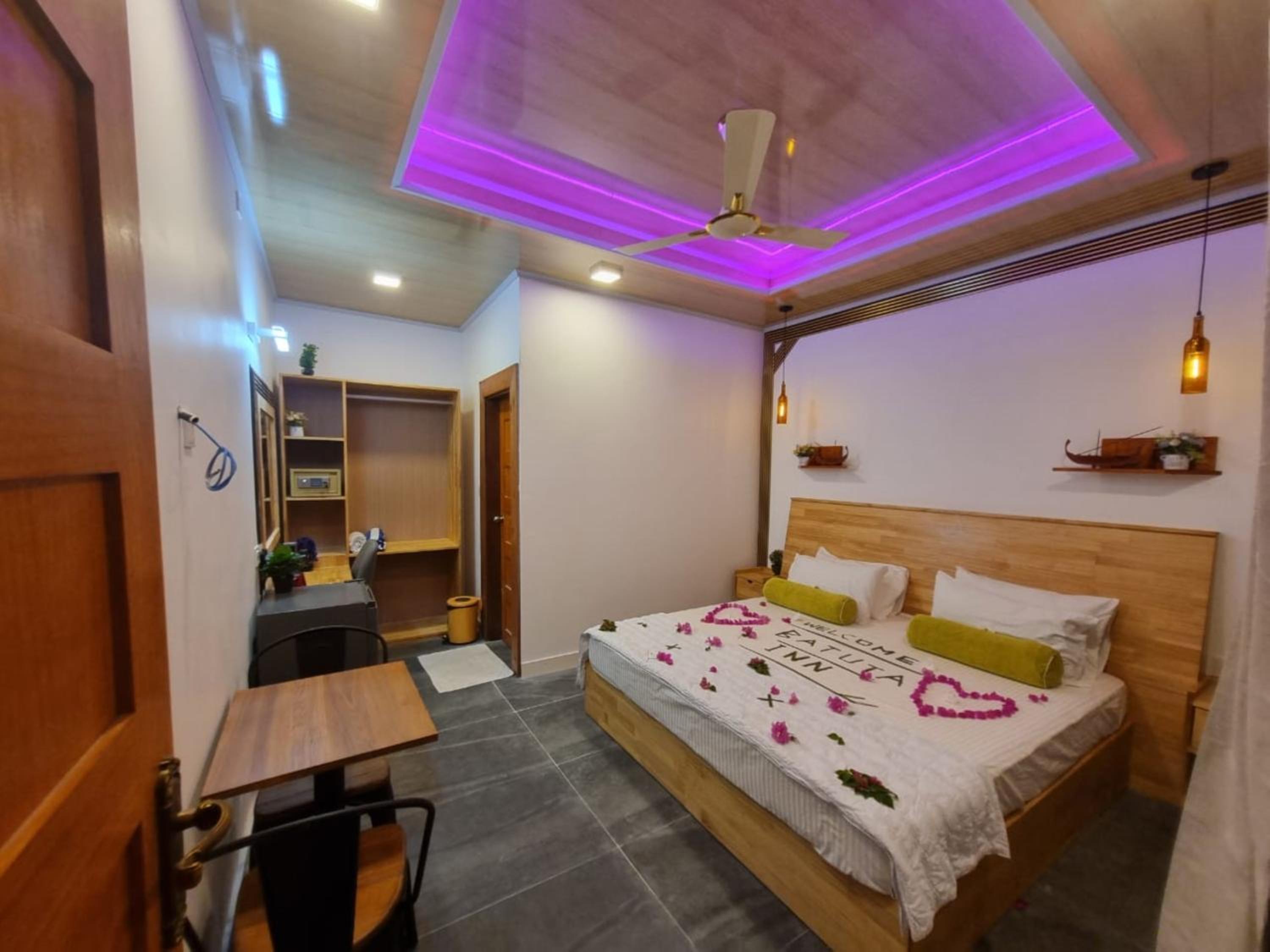 Deluxe Double or Twin Room - Photo 15