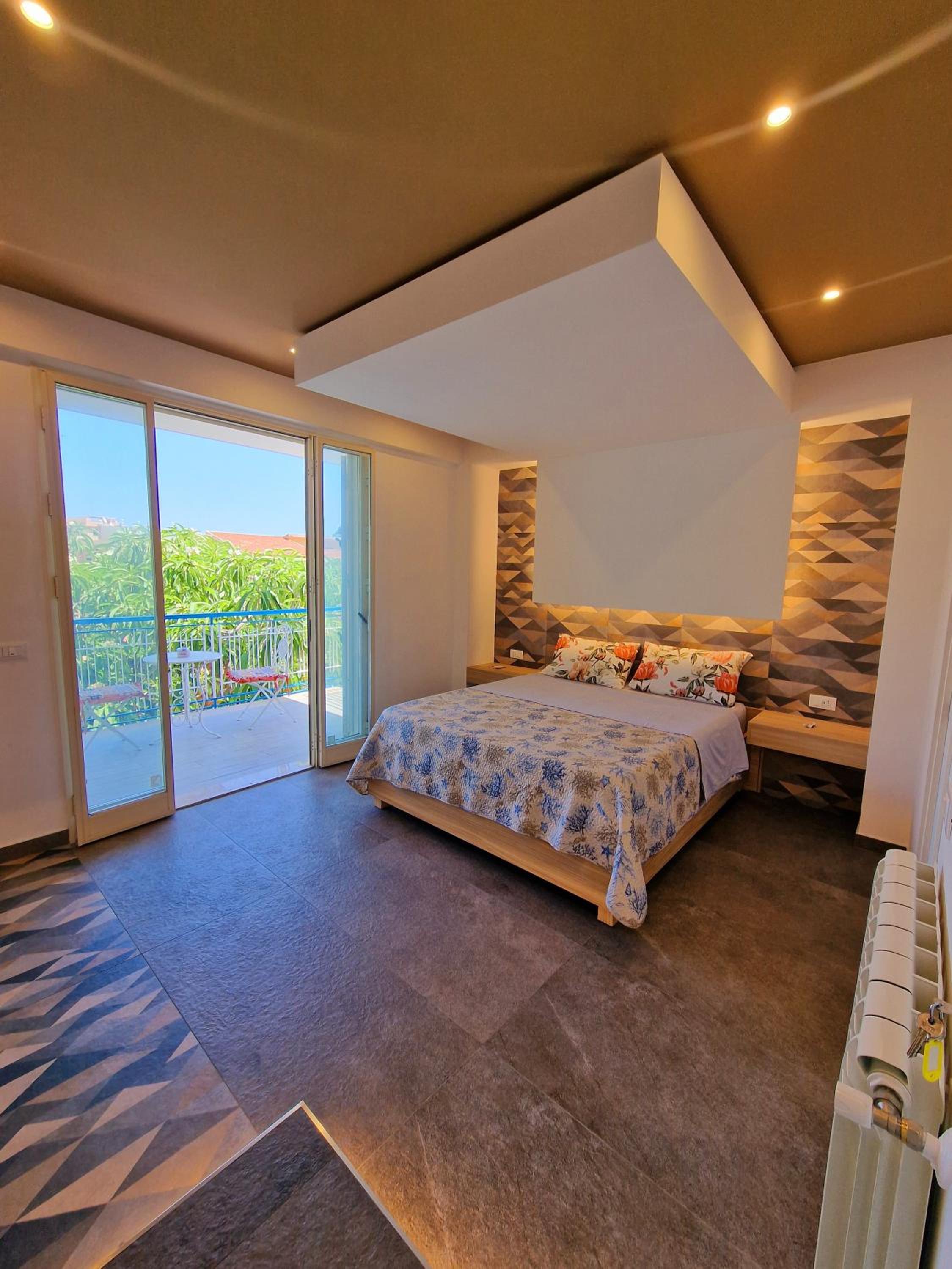 King Room with Balcony photo 1