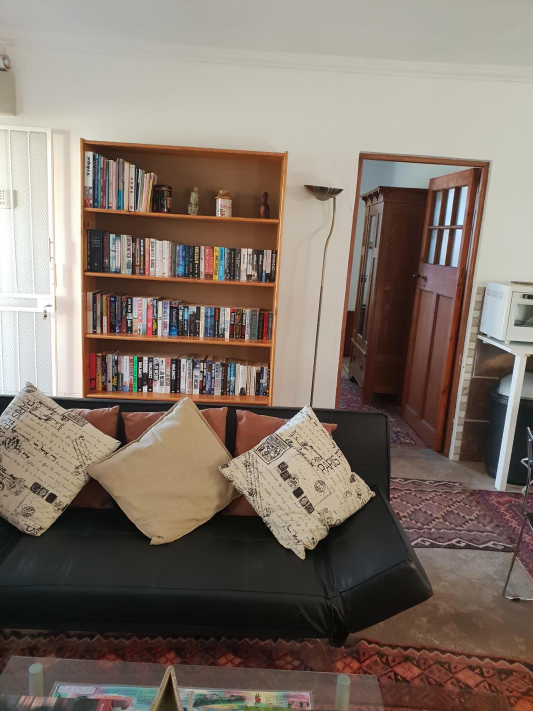 One-Bedroom Apartment photo 1