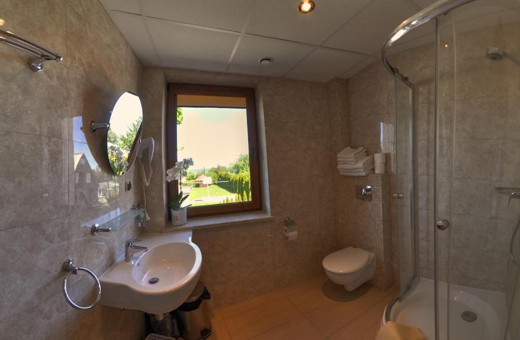 Family Room with Balcony and Sea View (2 Adults + 2 Children) - Photo 3