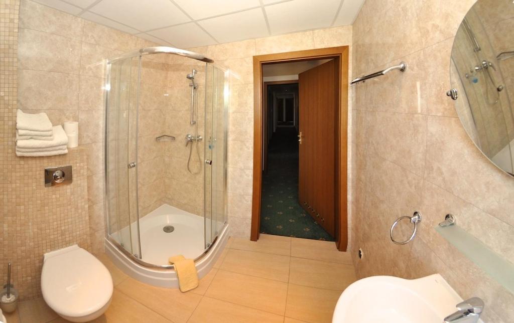 Family Room with Balcony and Sea View (2 Adults + 2 Children) - Photo 6