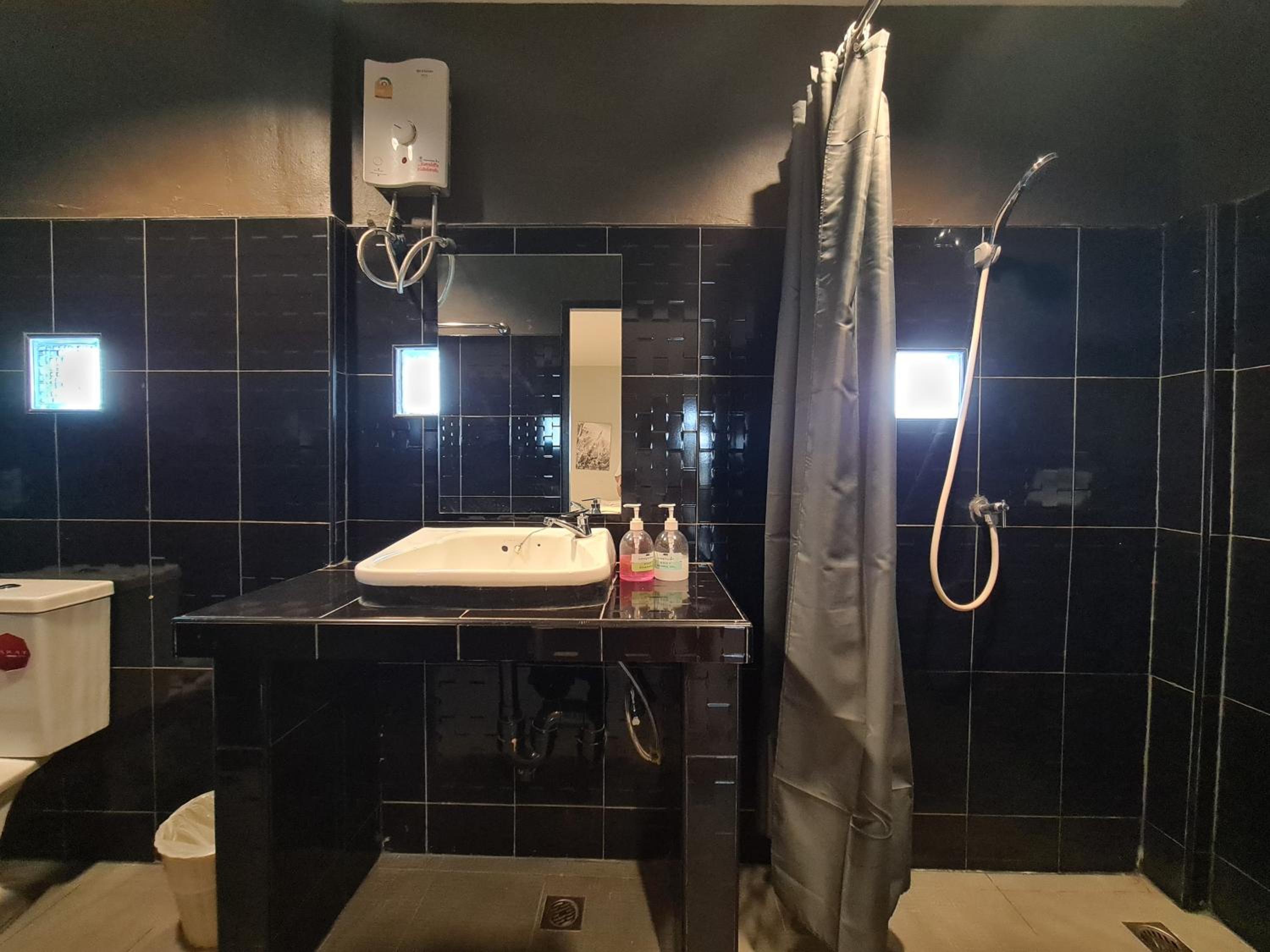 Triple Room with Private Bathroom photo 2