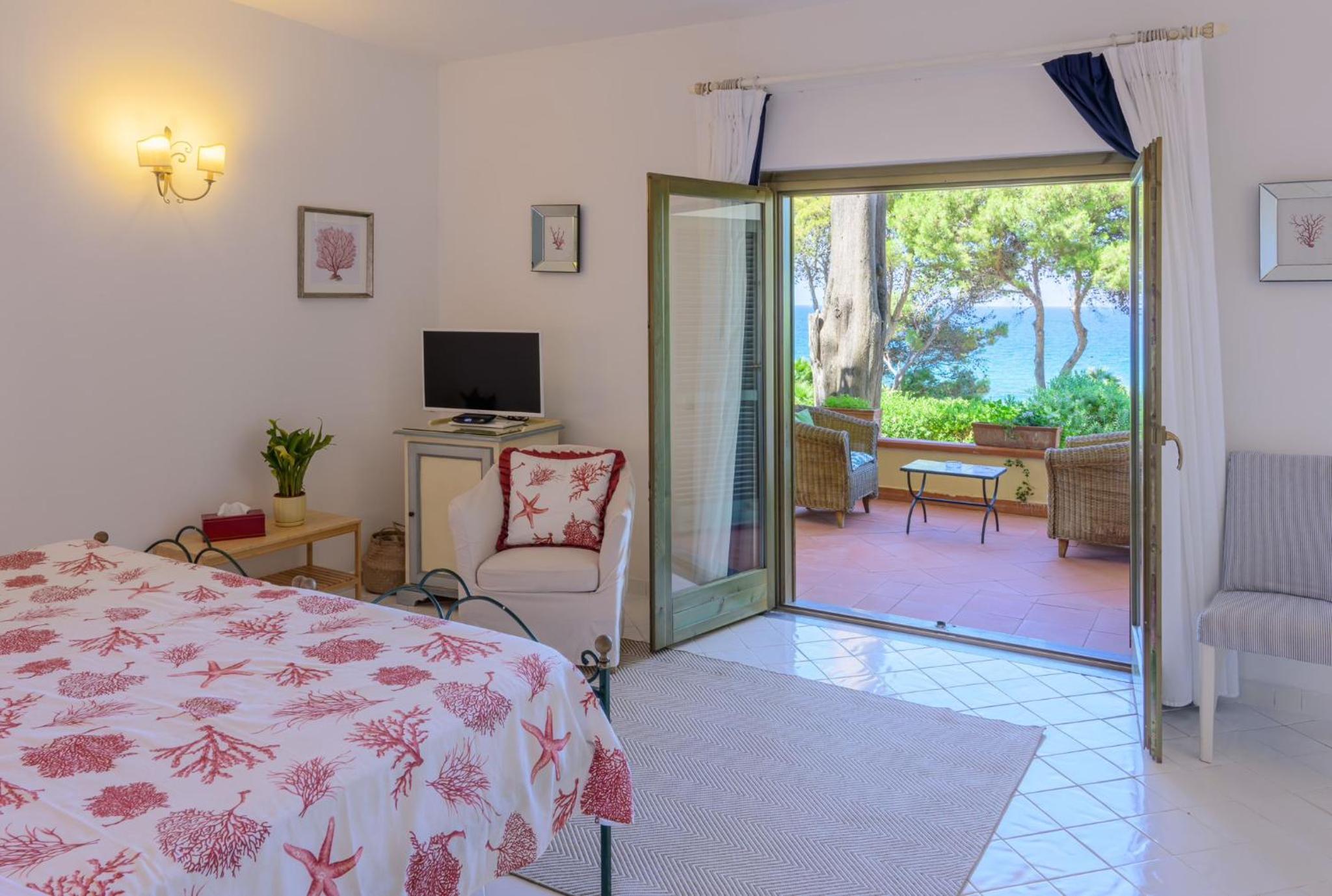 Garden Double Room with Sea View and Patio - Ground Floor