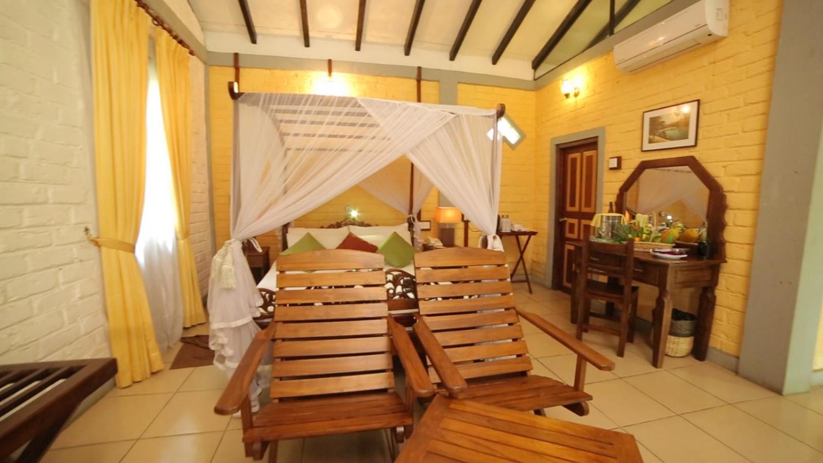 Deluxe Double Room with Balcony photo 3
