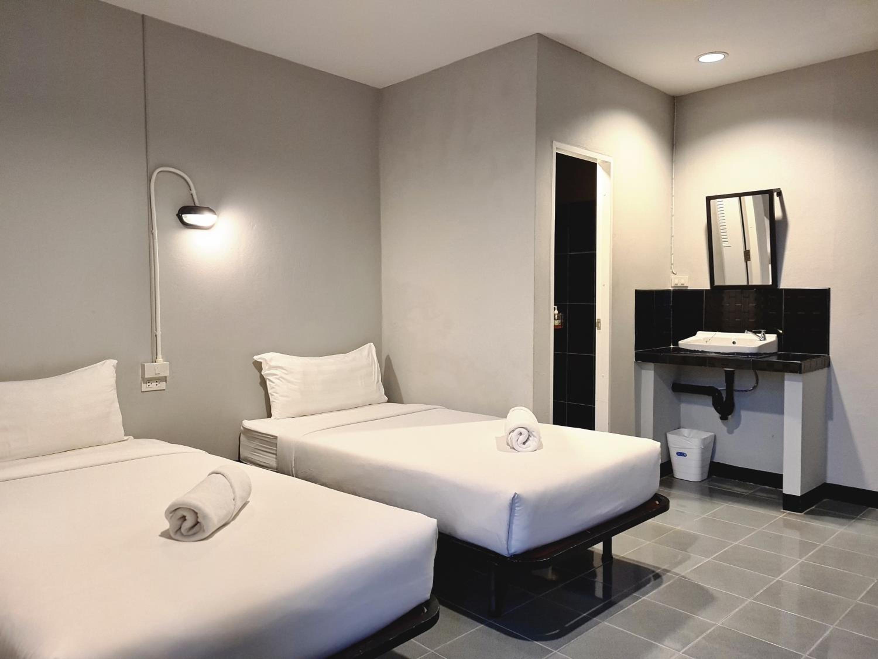 Budget Twin Room with Private Bathroom