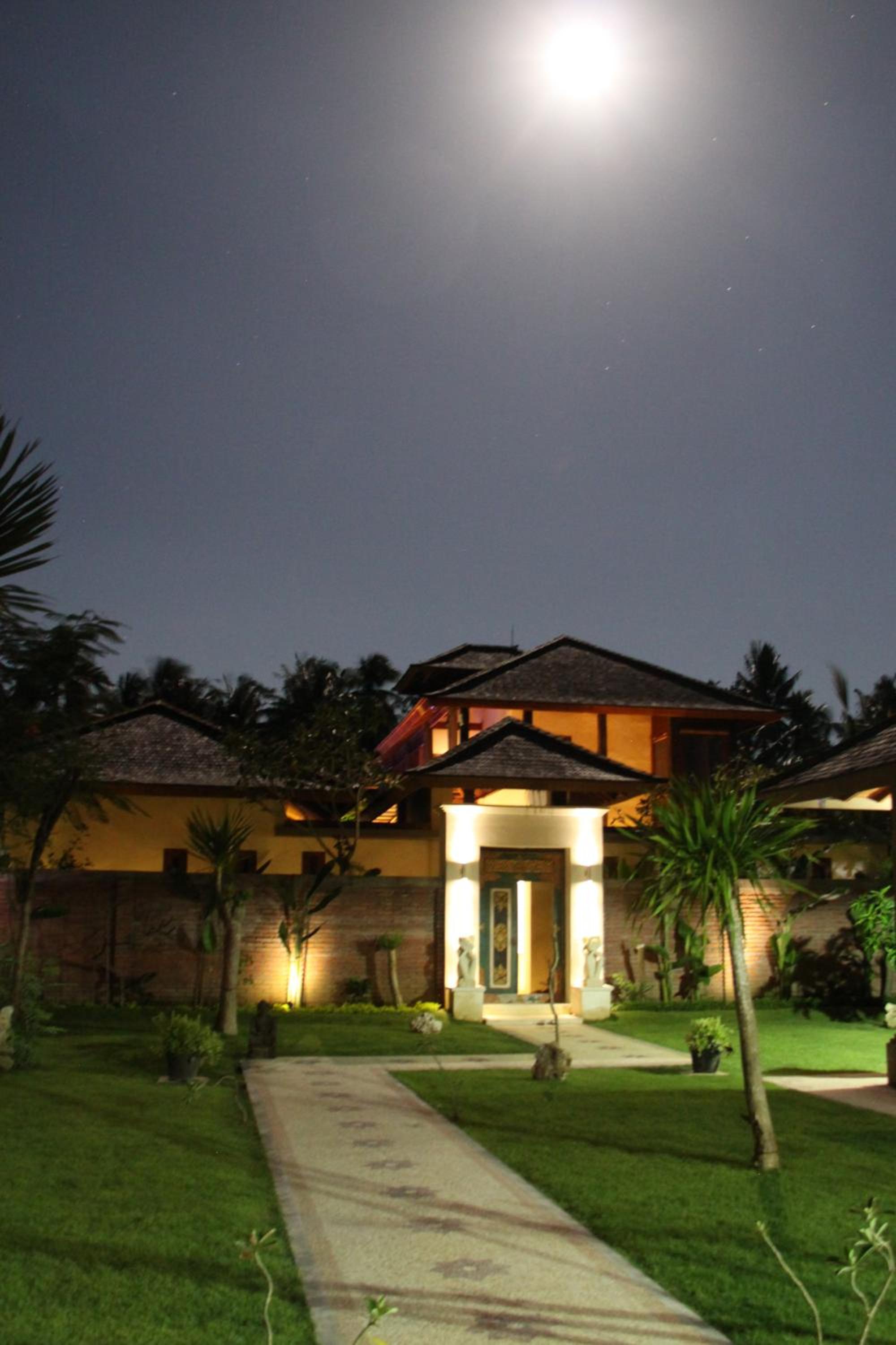 Three-Bedroom Villa - Photo 12