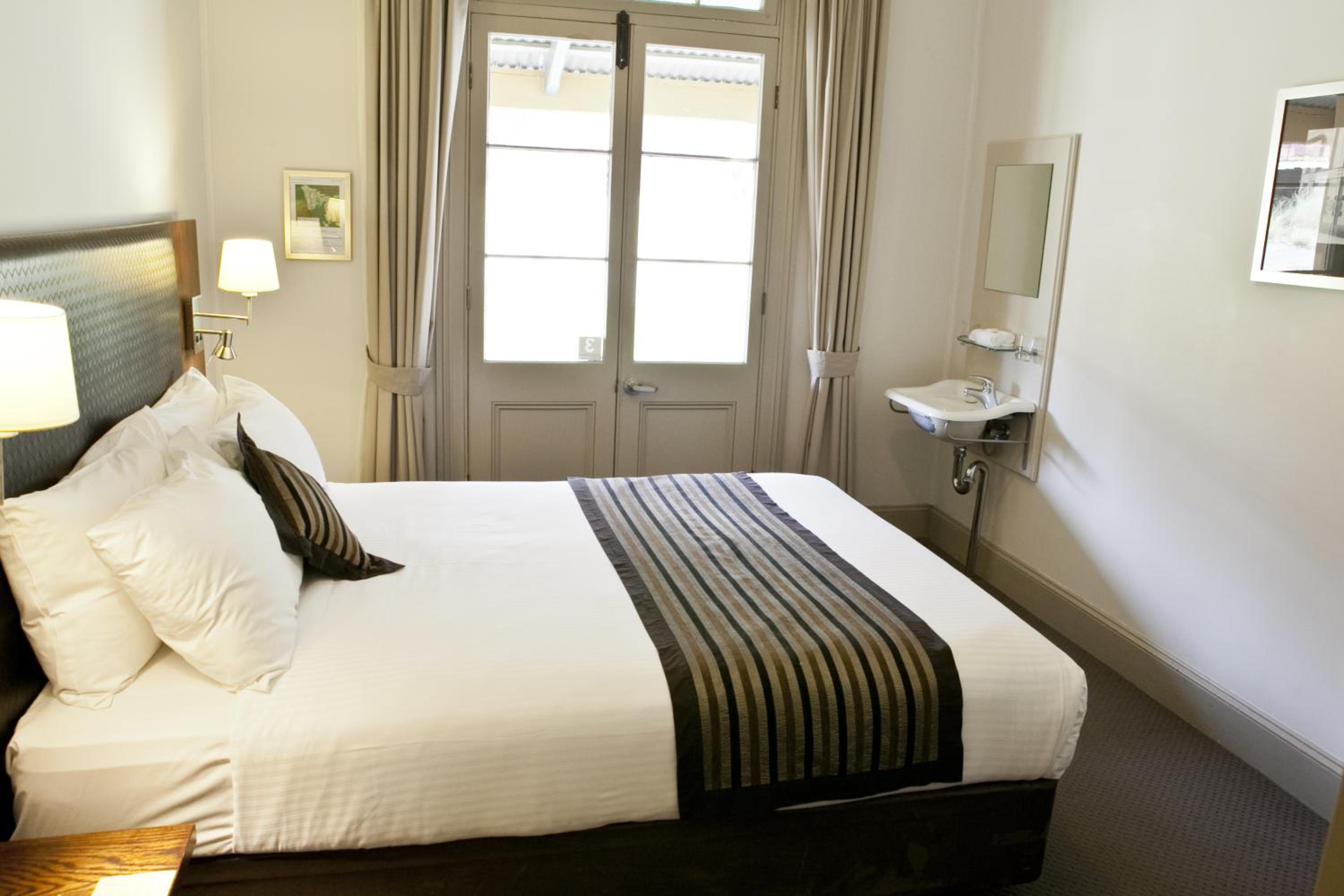 Queen Room with External Private Bathroom
