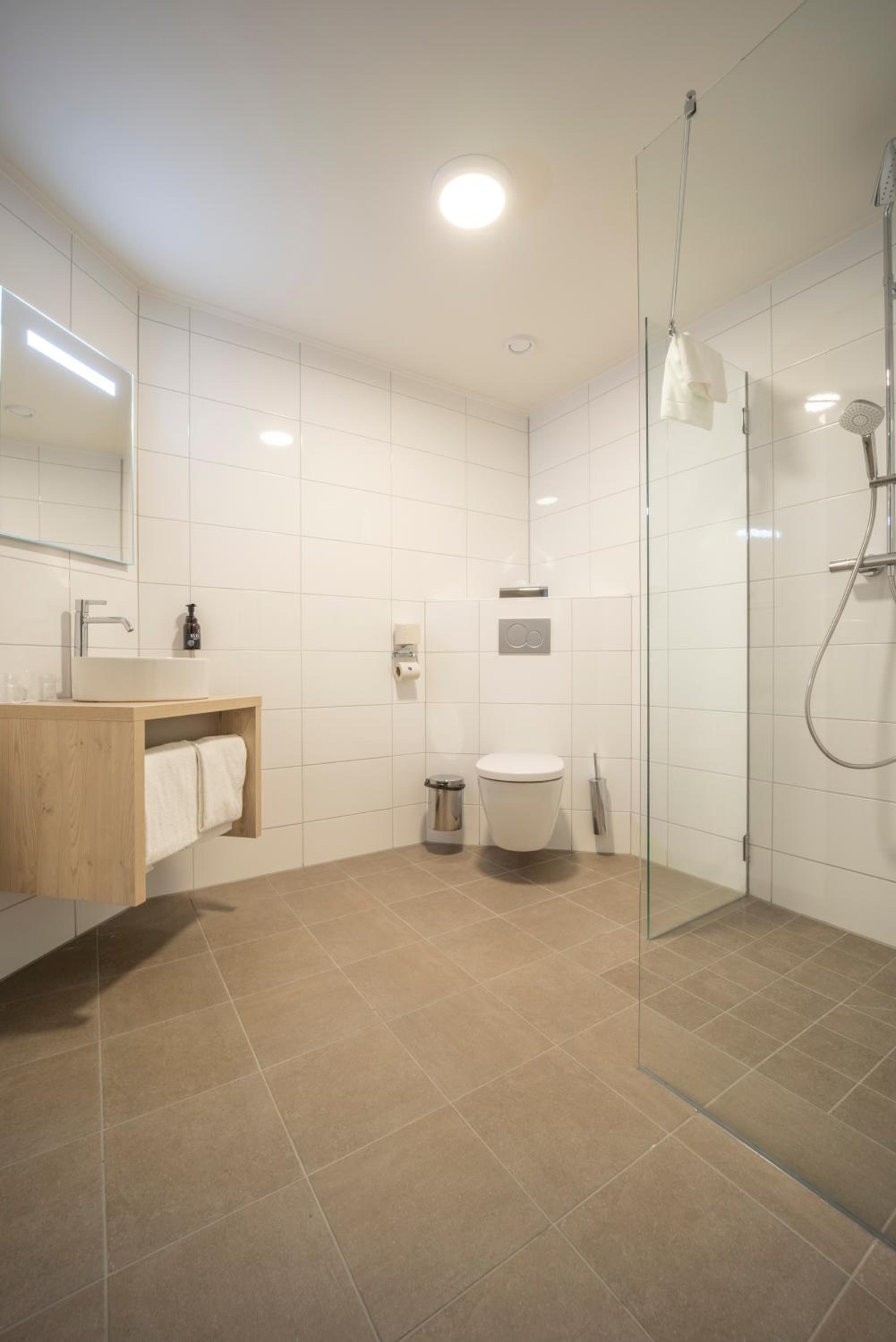 Spacious Standard Double Room with Balcony - Photo 2