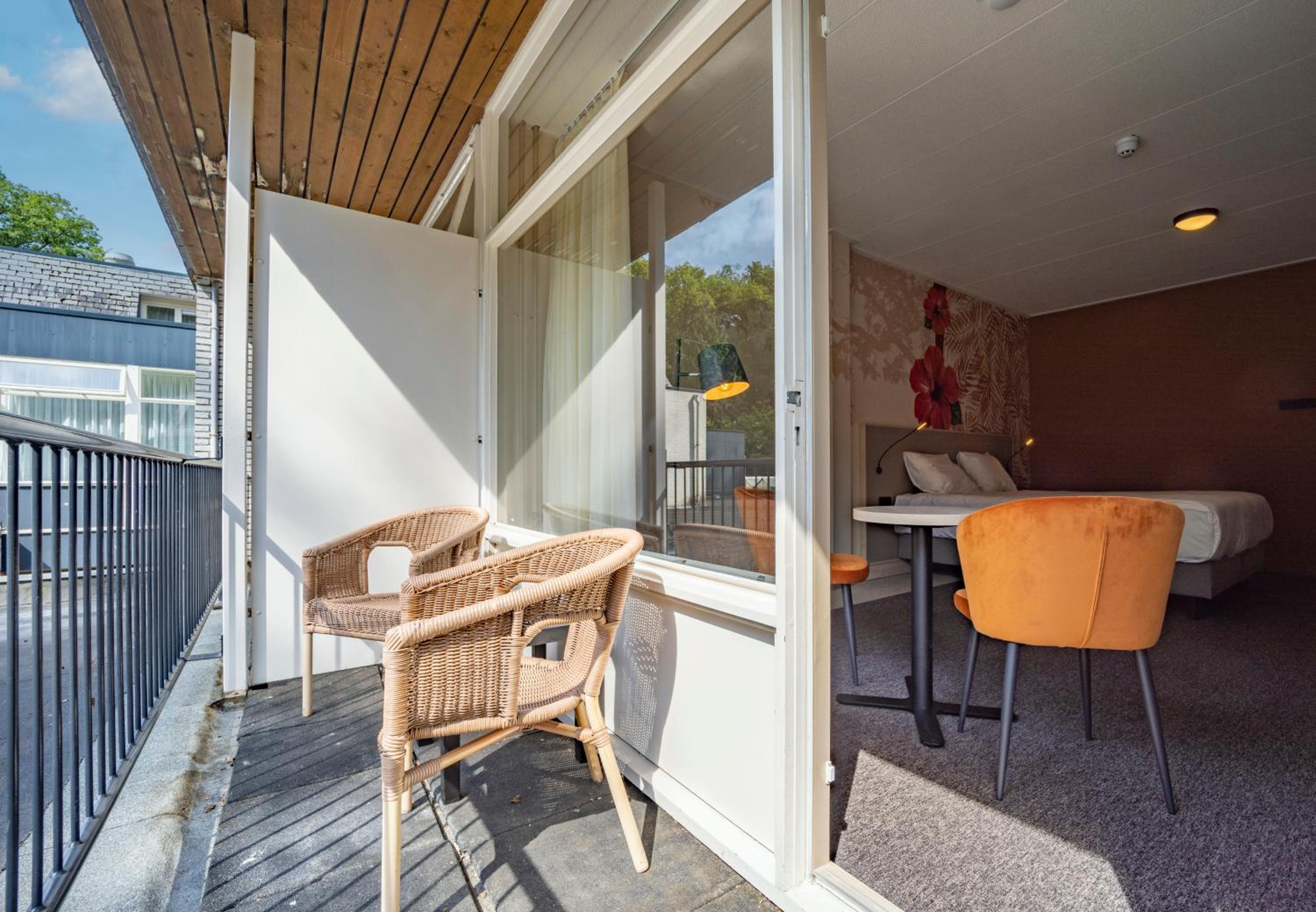 Spacious Standard Double Room with Balcony - Photo 4