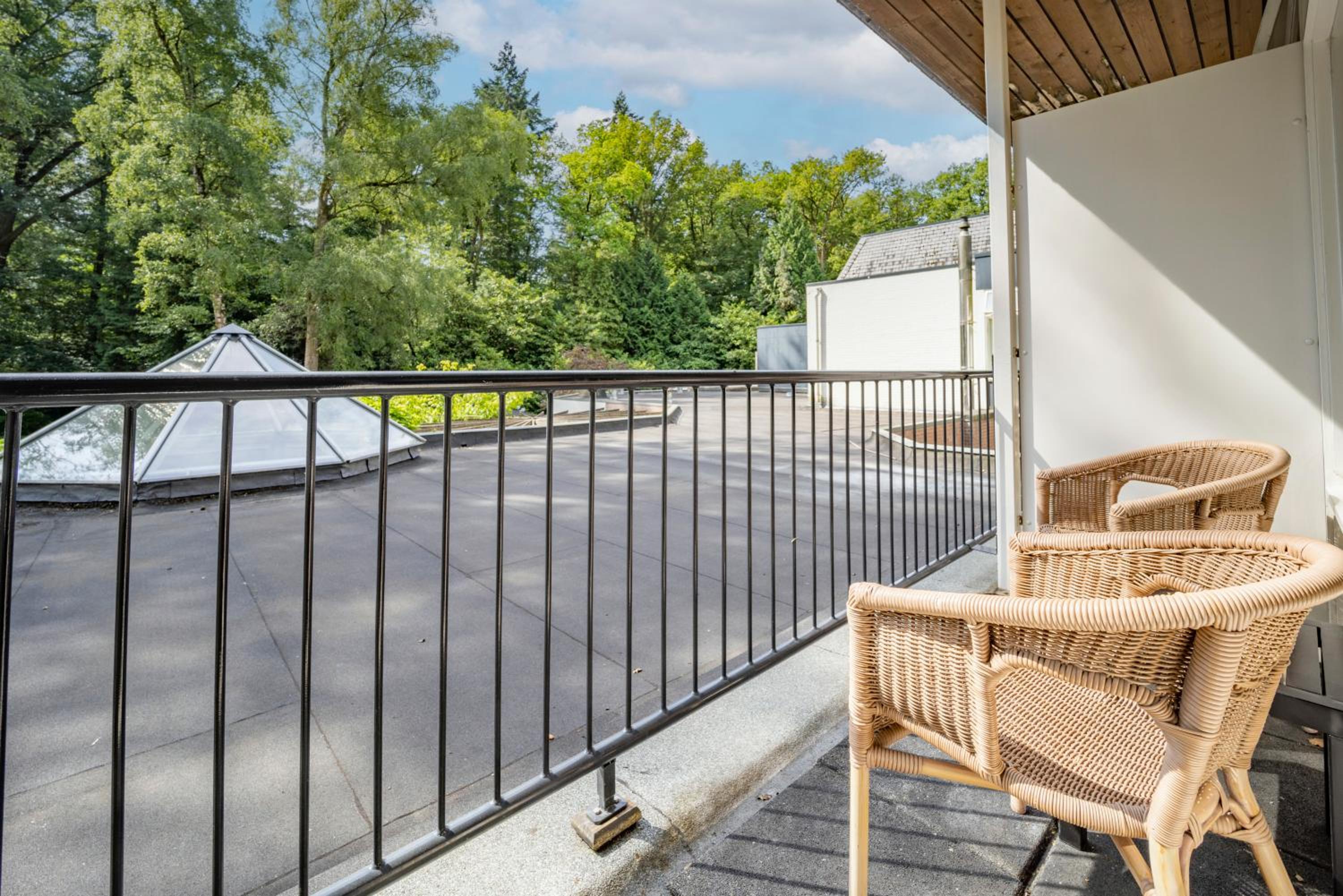 Spacious Standard Double Room with Balcony - Photo 3