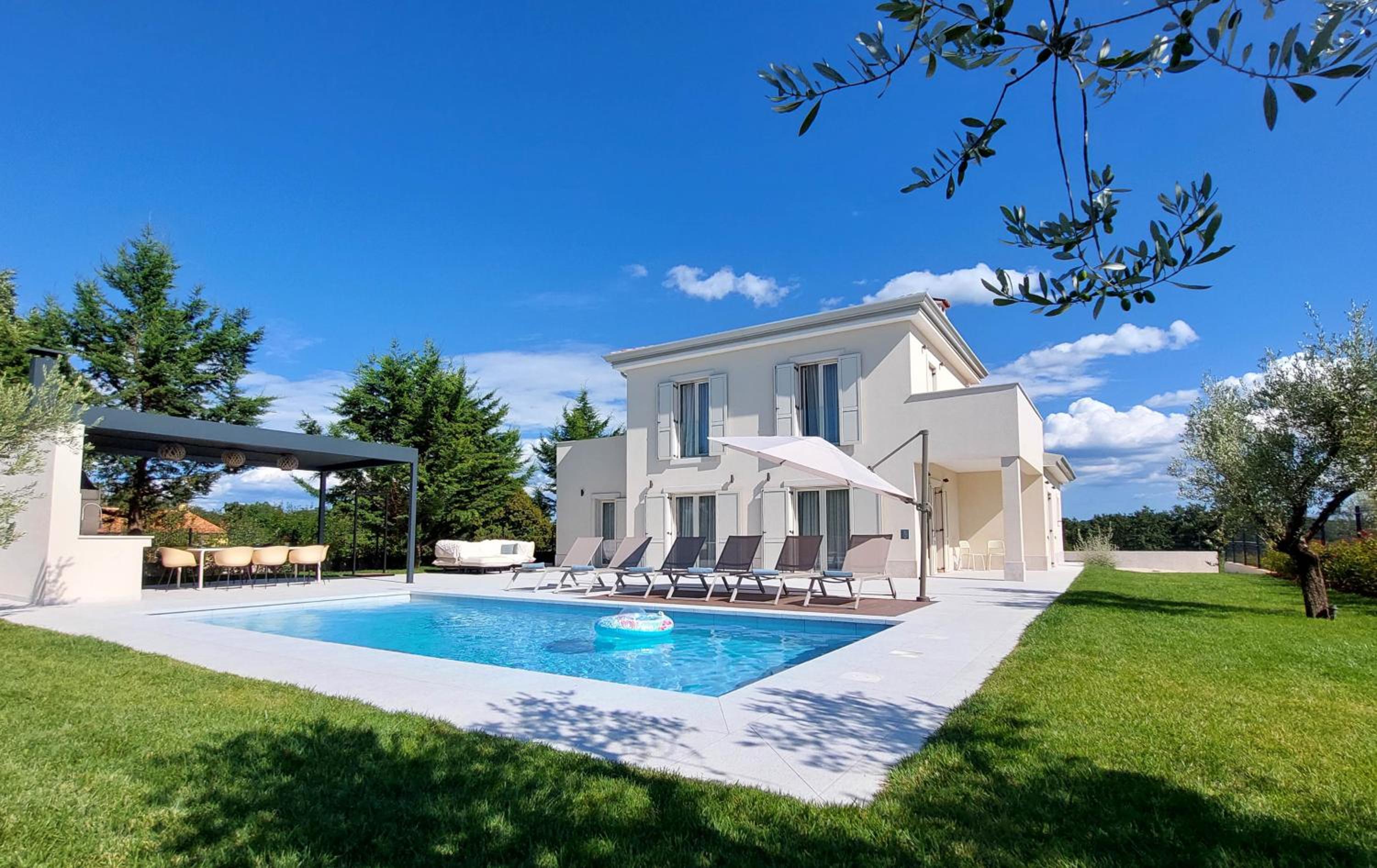 Superior Villa photo 2