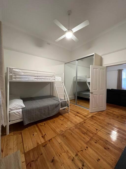 Three-Bedroom House photo 3