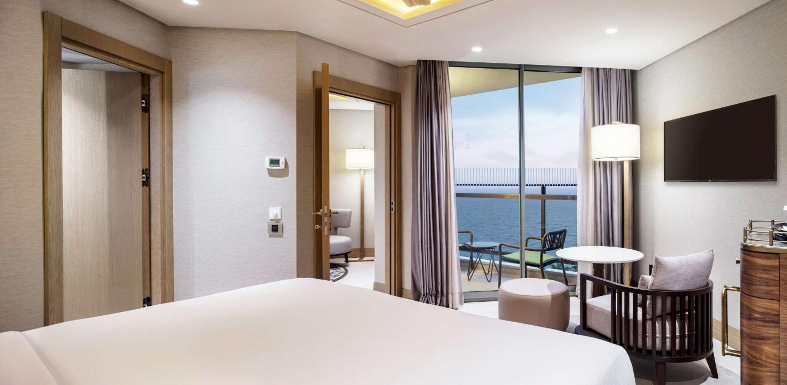 Executive Suite with Lounge Access