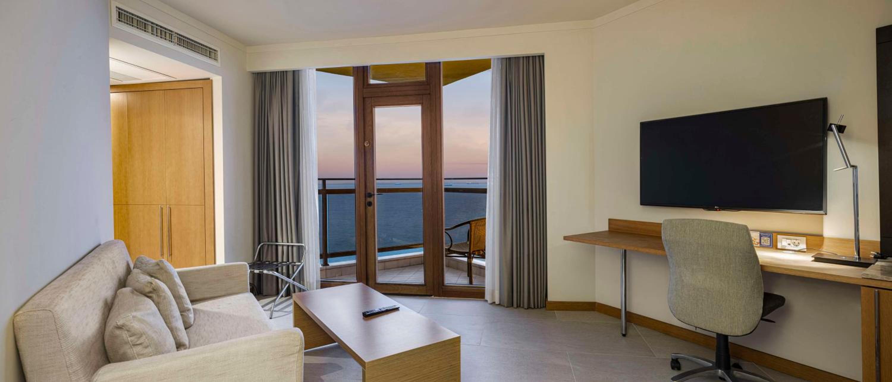 Deluxe Suite with Sea View