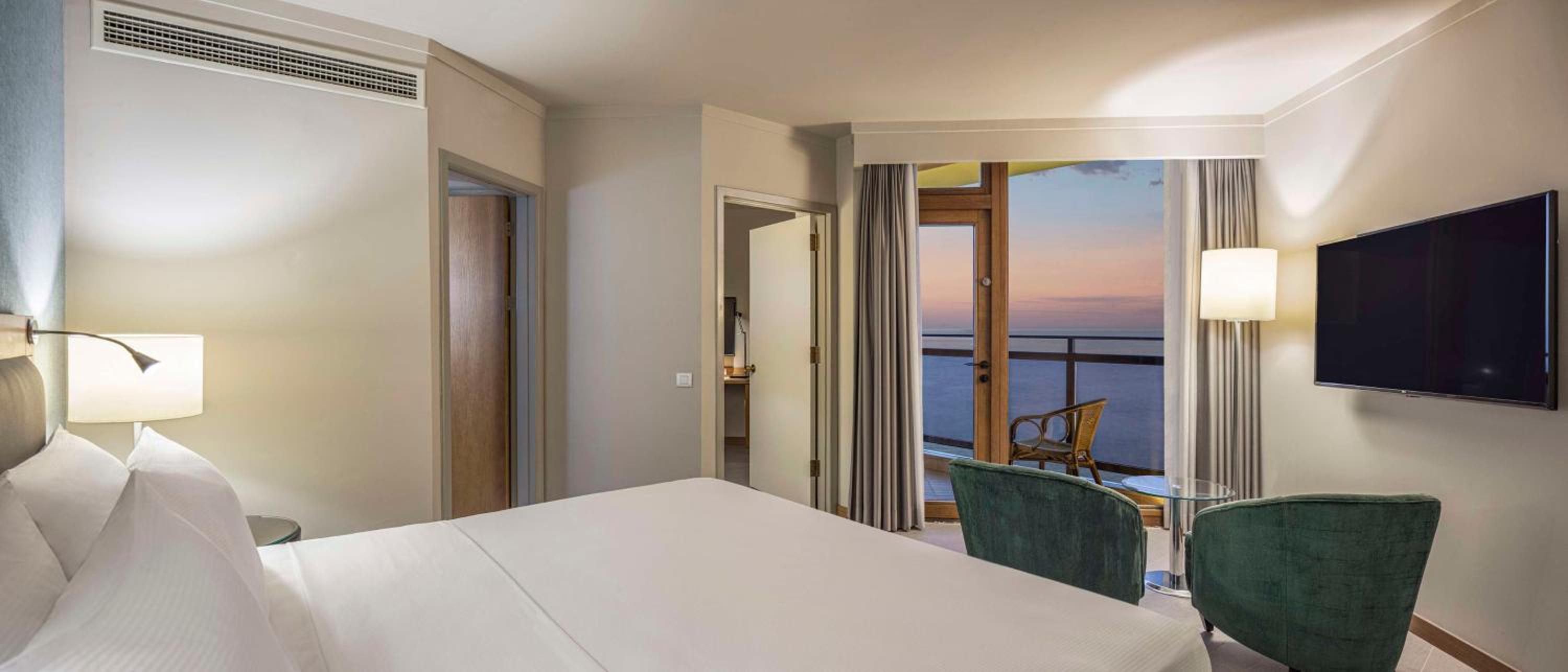 Deluxe Suite with Sea View