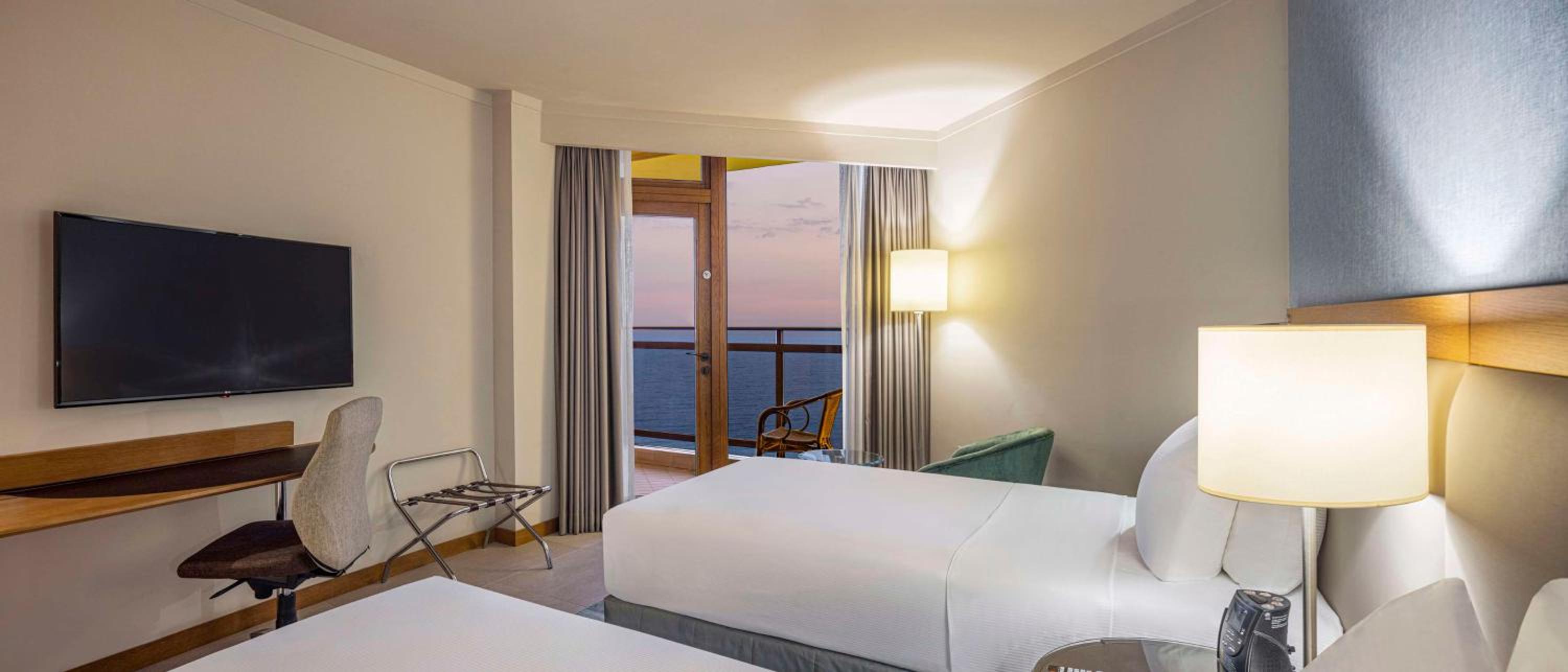 Deluxe Twin Room with Sea View