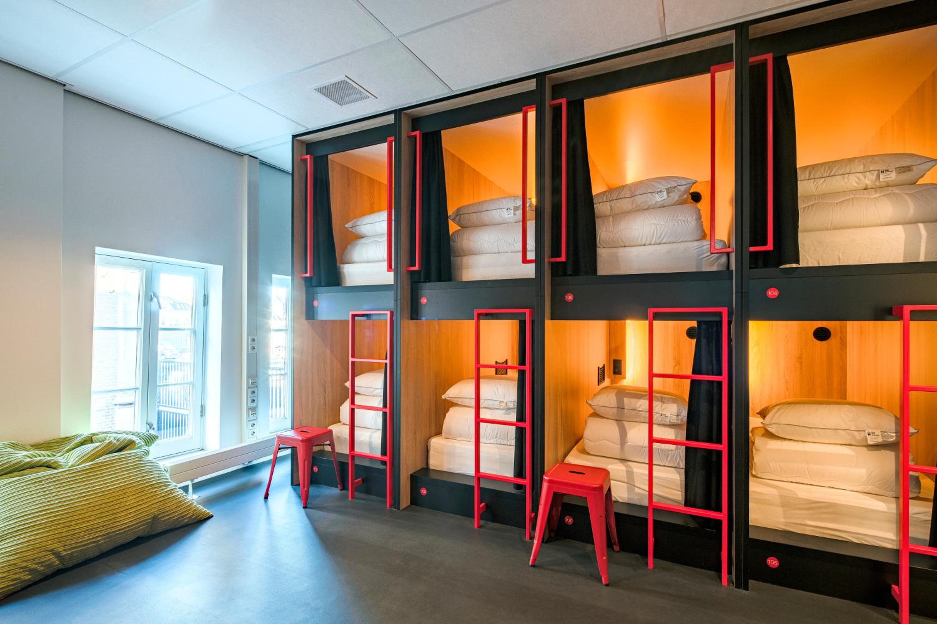 Single Bed in Mixed Dormitory Room photo 1