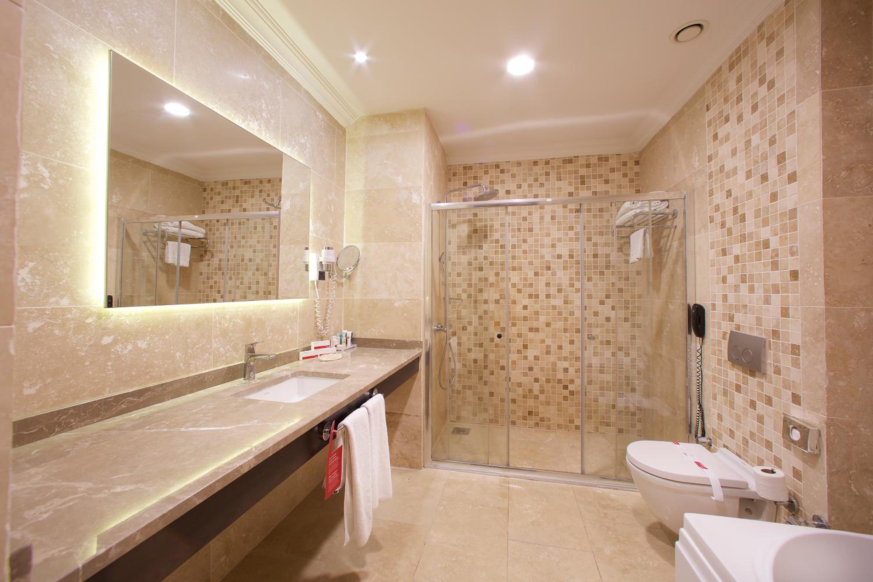 Luxury King Suite - Non-Smoking photo 3