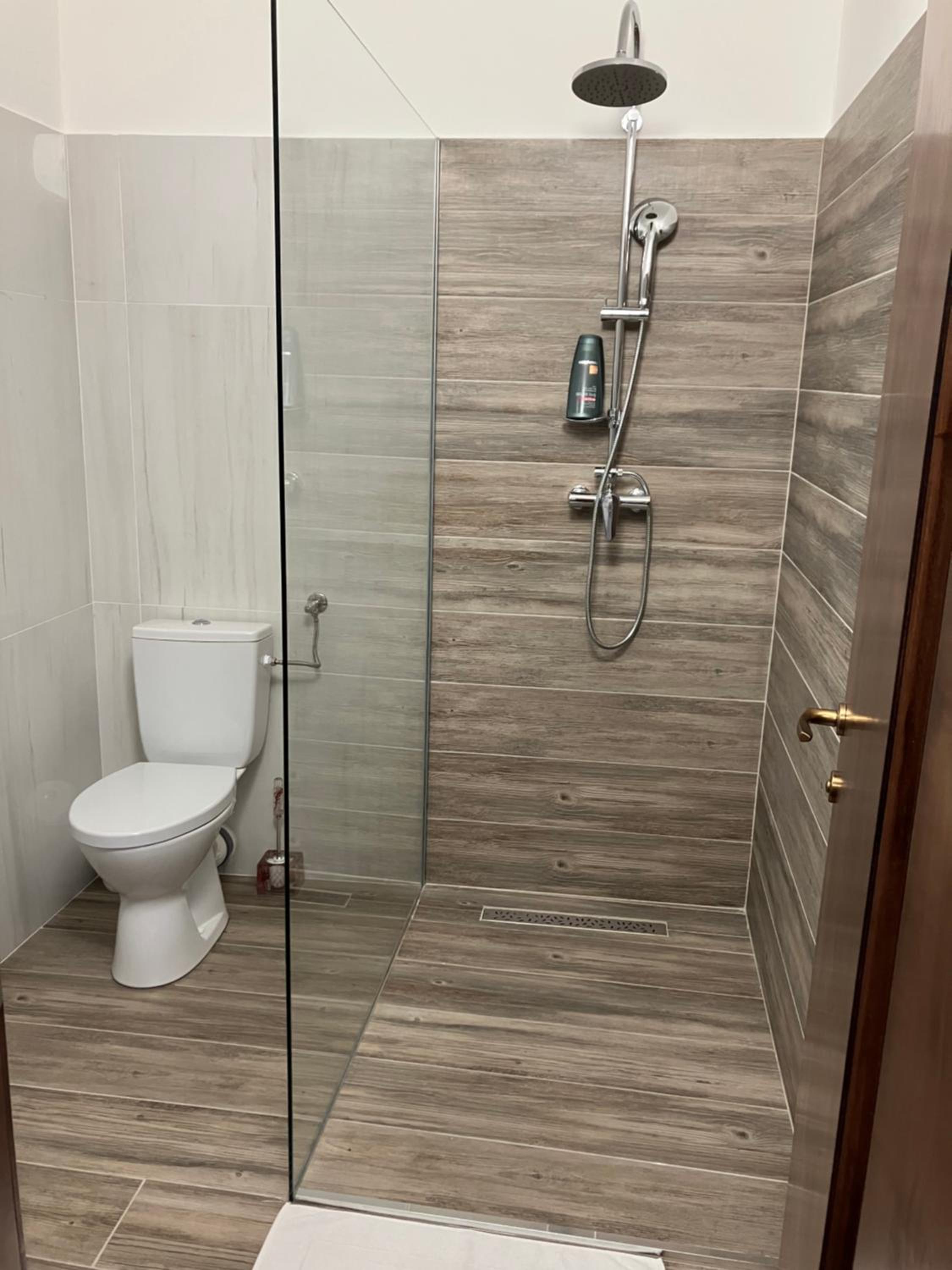 Family Room with Private Bathroom photo 2