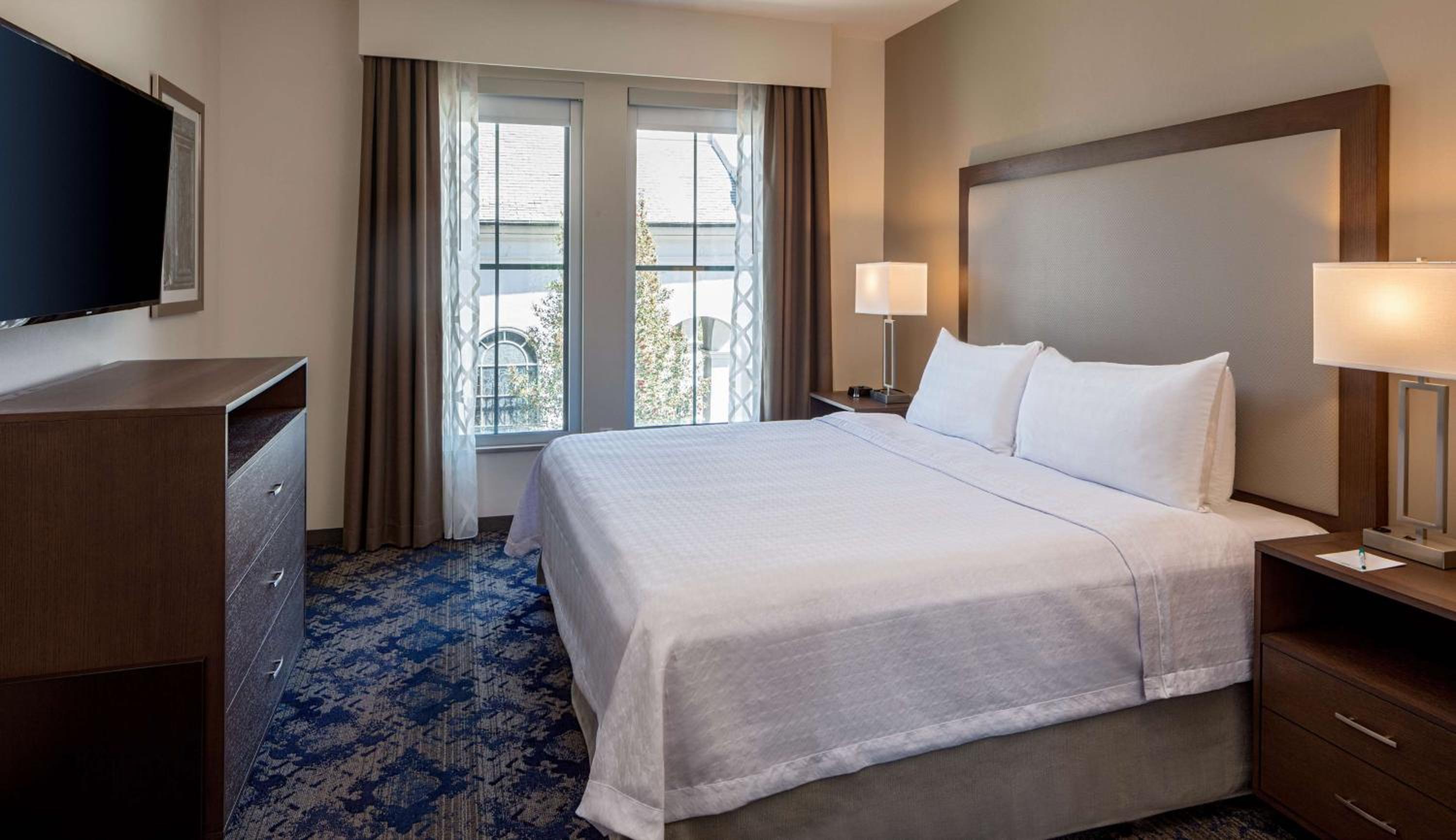 One-Bedroom King Suite - Non-Smoking