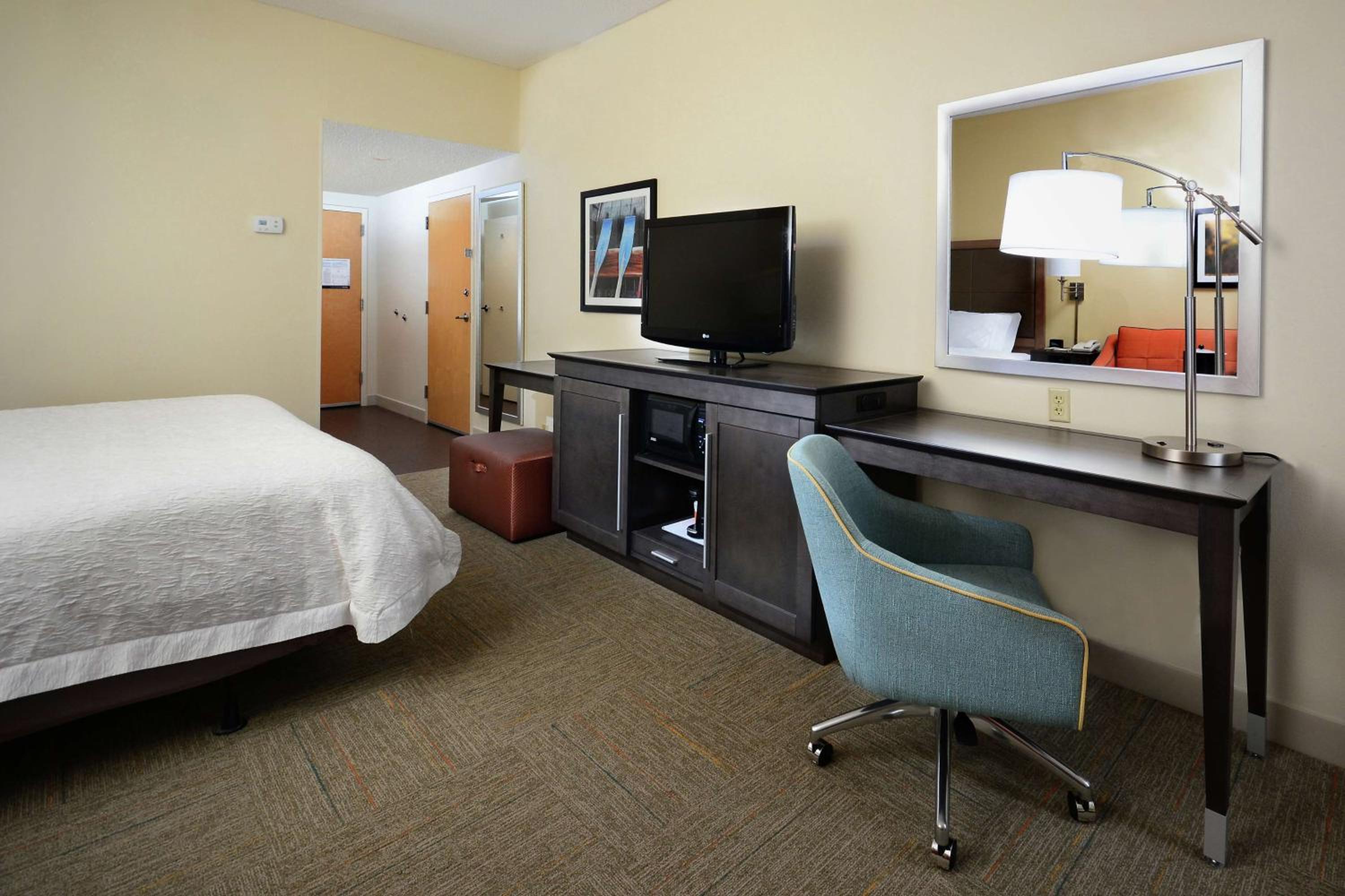 King Room with Accessible Tub - Mobility and Hearing Access/Non-Smoking photo 1