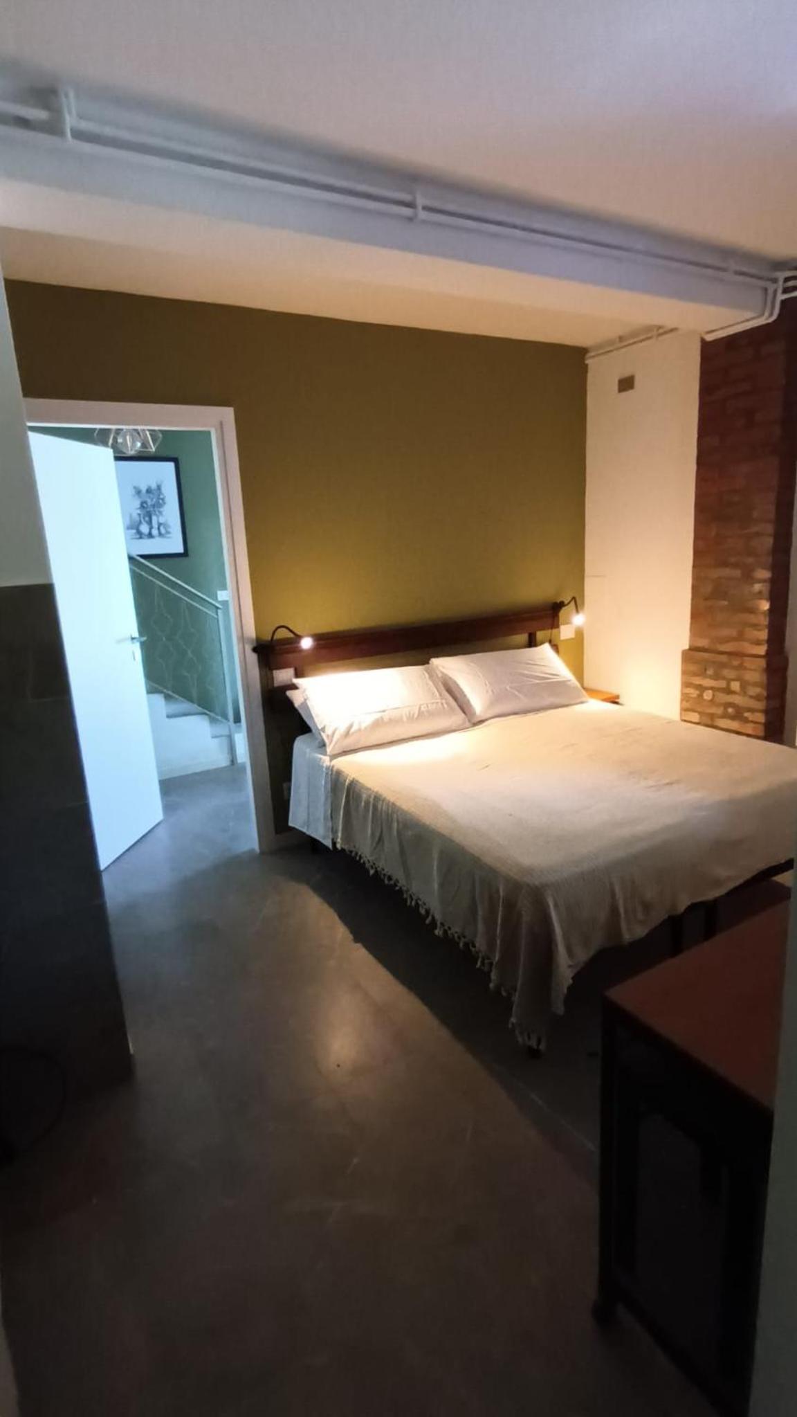 King Room with Roll-In Shower - Disability Access photo 1