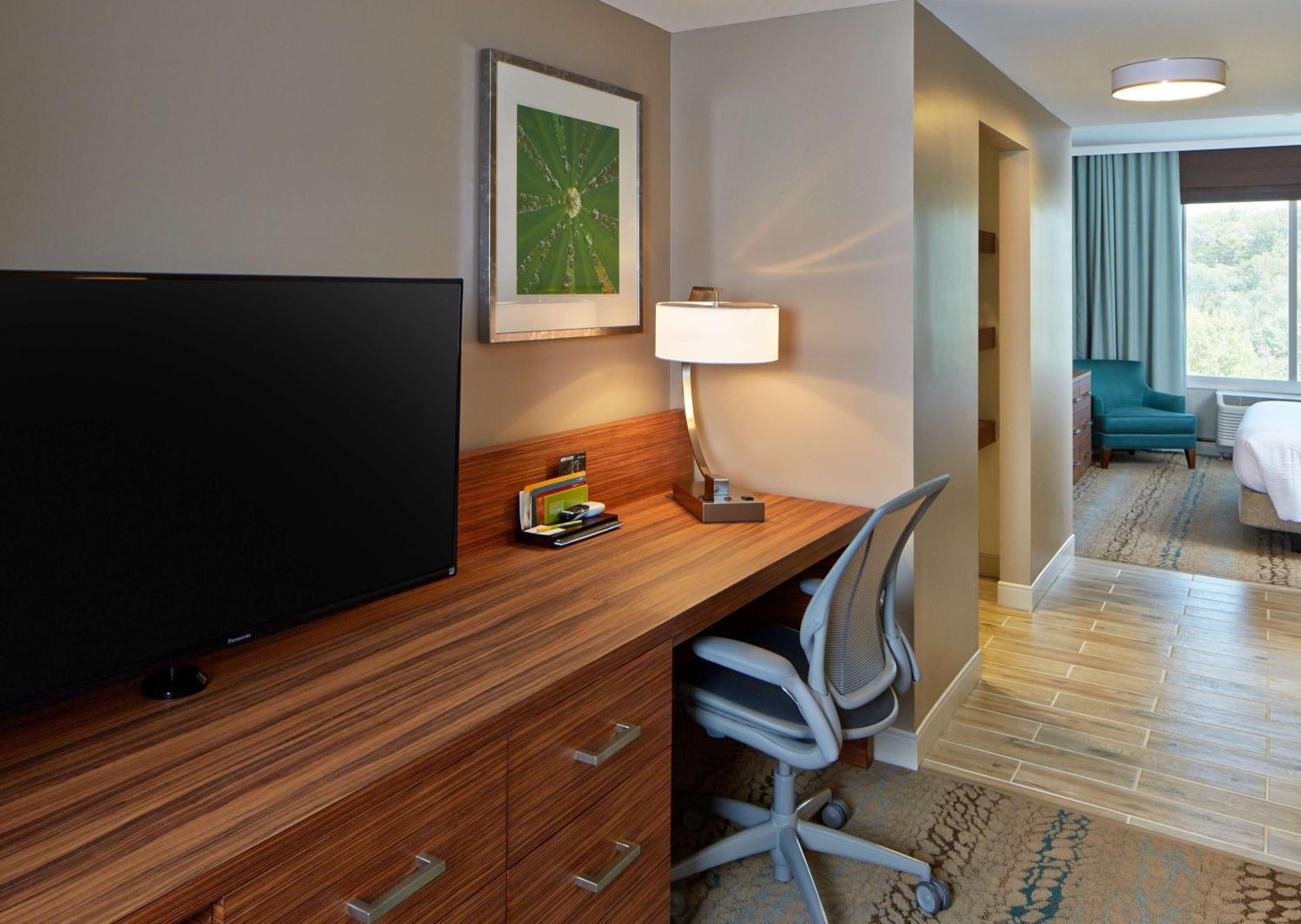 Junior King Suite with Sofa Bed photo 3