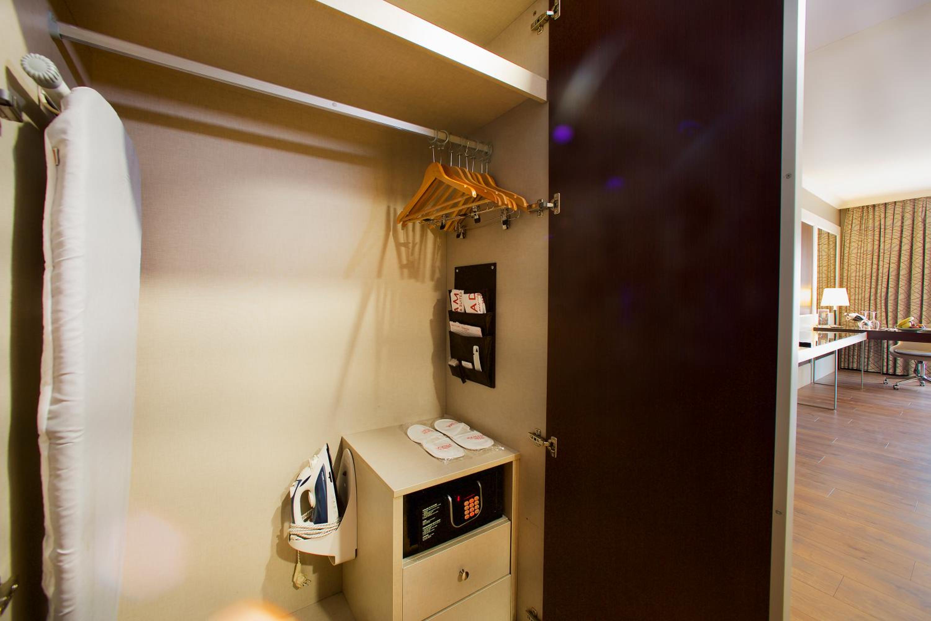 Standard Twin Room - Mobility Accessible/Non-Smoking photo 1