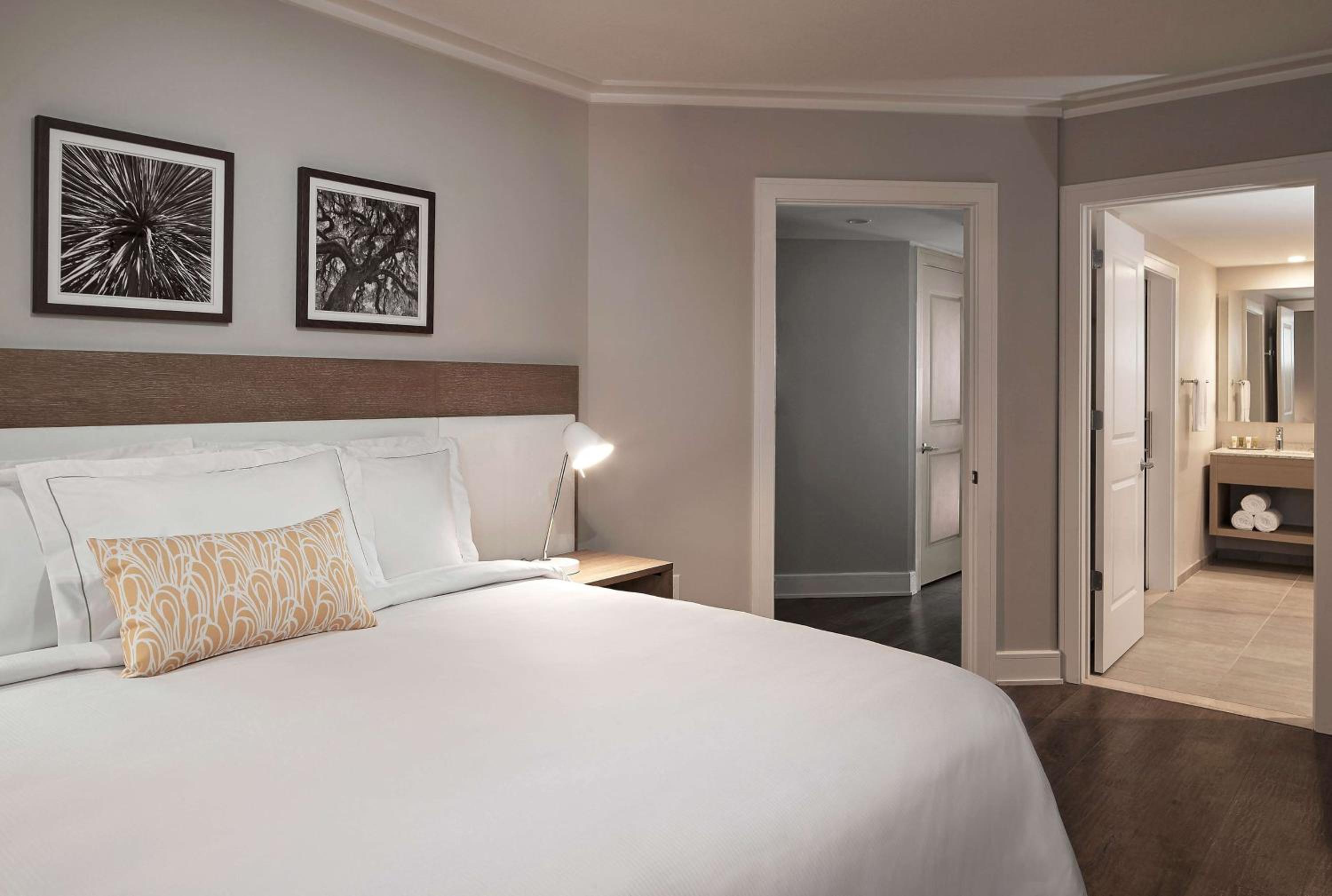 King Suite - Hearing Access/Non-Smoking - Photo 2