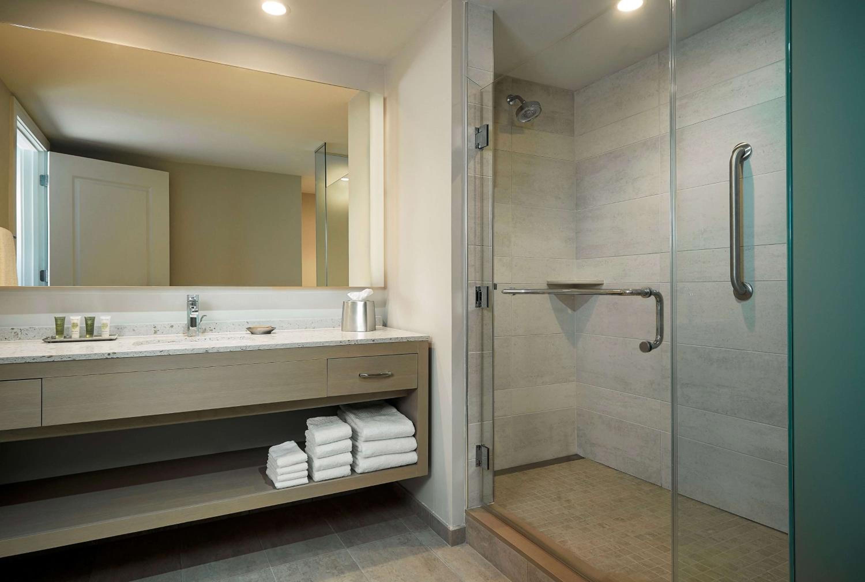 Two-Bedroom Oceanfront Suite with One King Bed and Two Queen Beds - Photo 6