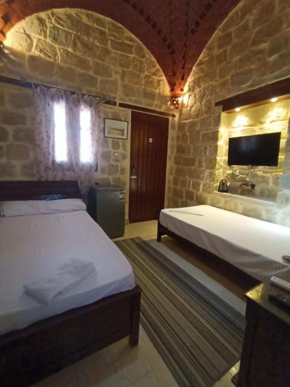 Budget Double Room - Photo 7