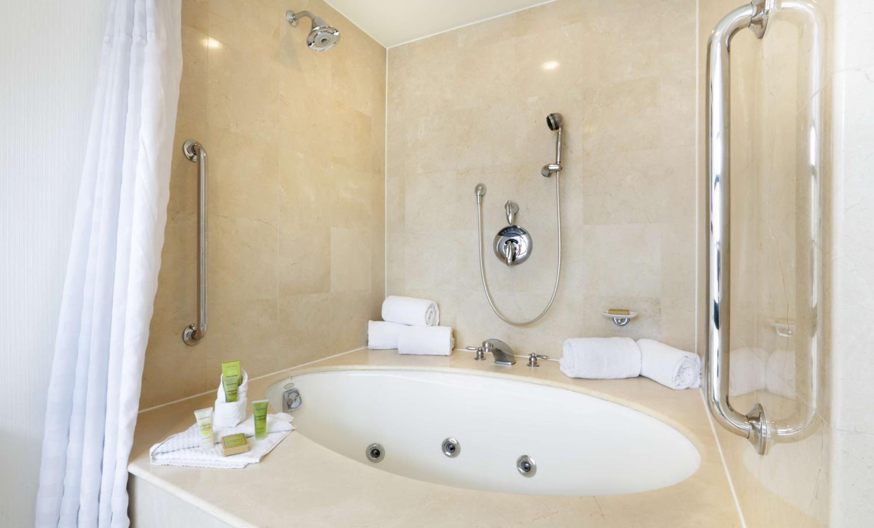 King Room with Spa Bath photo 2