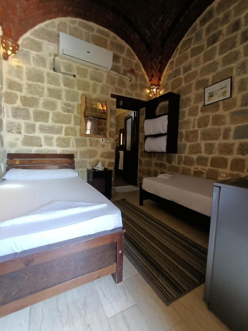 Budget Double Room - Photo 8
