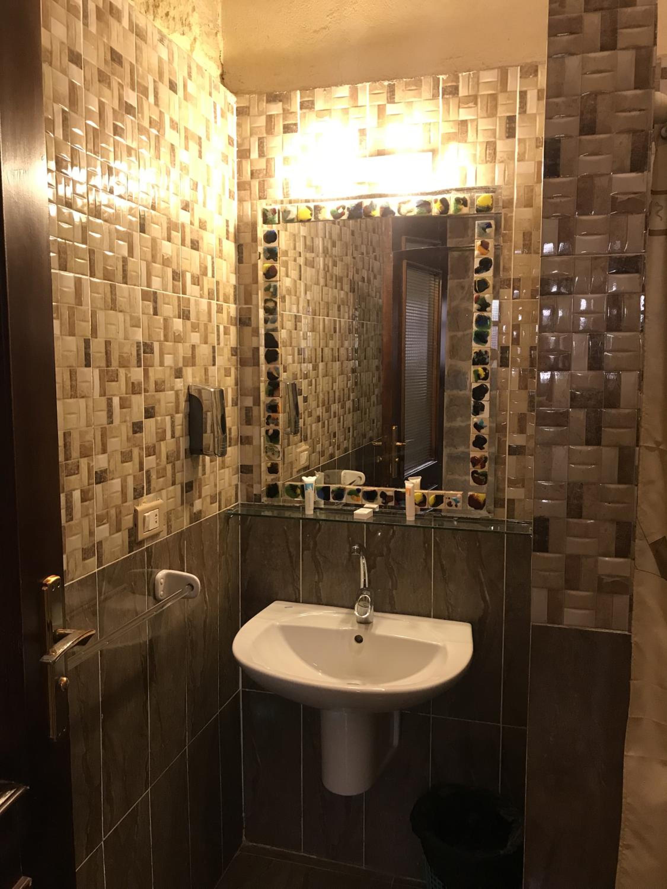 Deluxe Double Room with Side Sea View - Photo 10