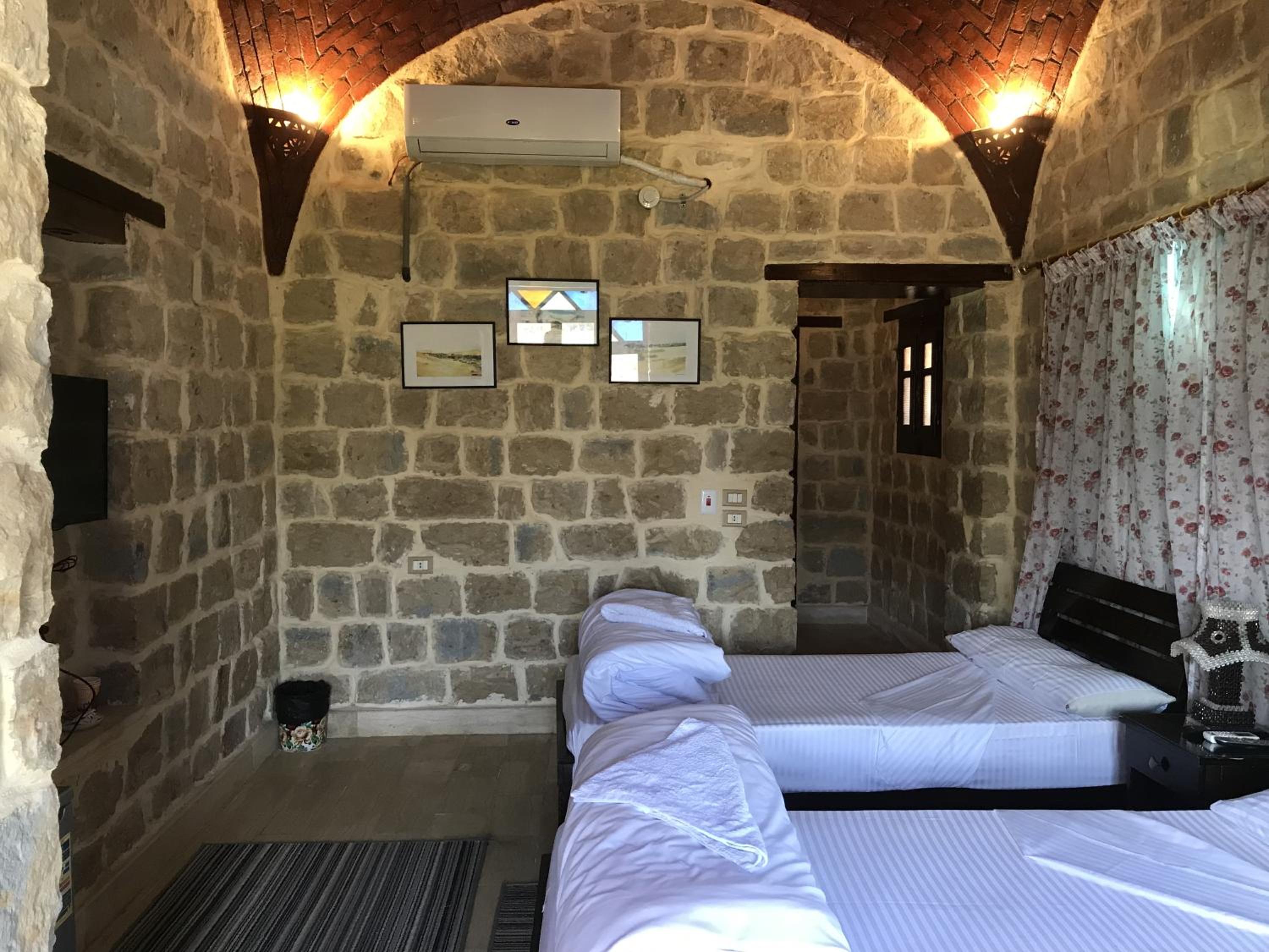 Deluxe Double Room with Side Sea View - Photo 11