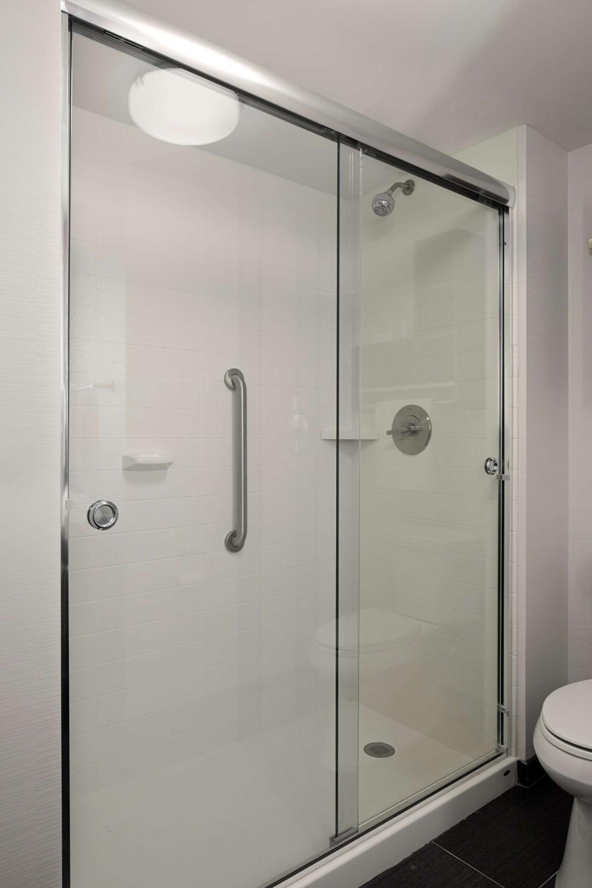 King Room - Hearing Access/Non-Smoking