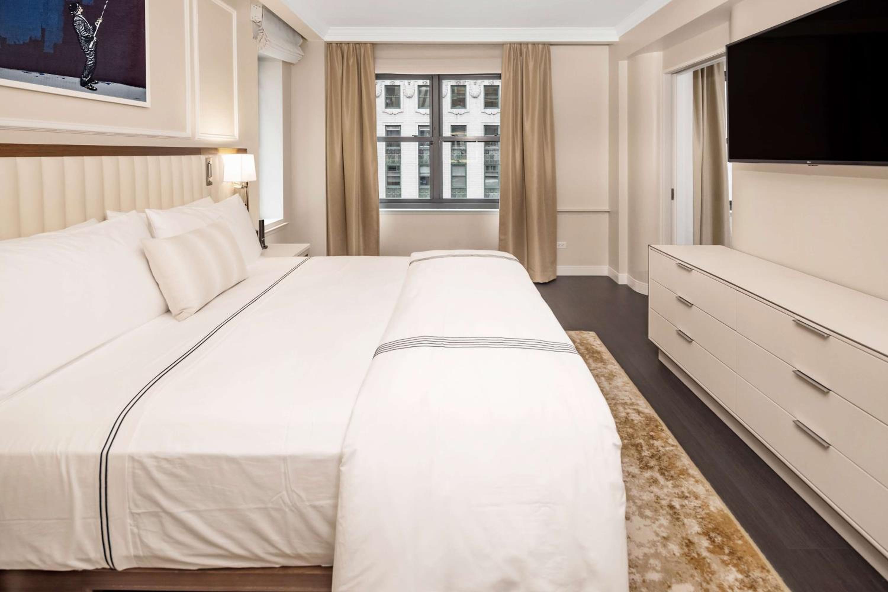One-Bedroom King Suite Premier with Sofa Bed